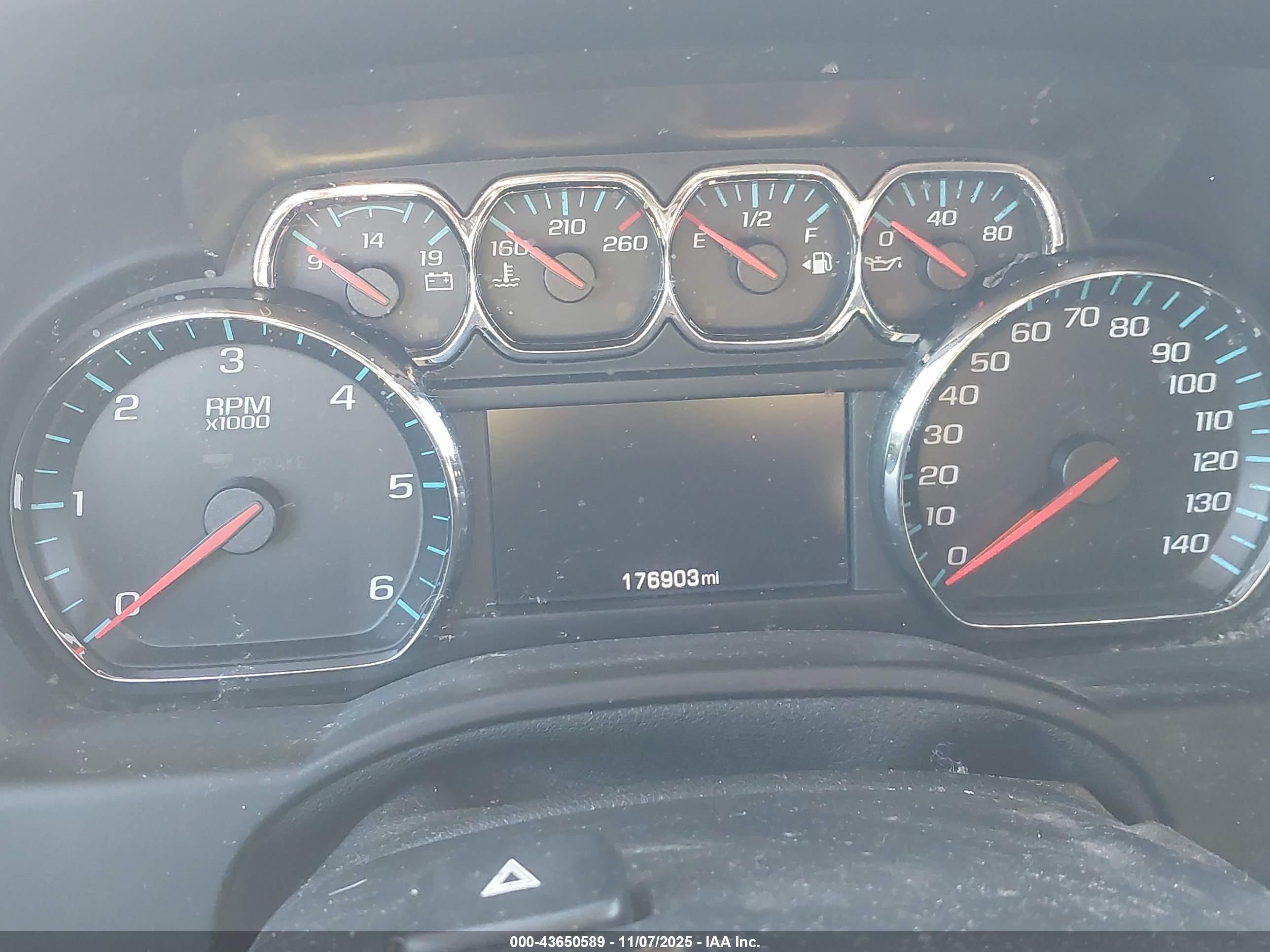 CHEVROLET SUBURBAN image 7