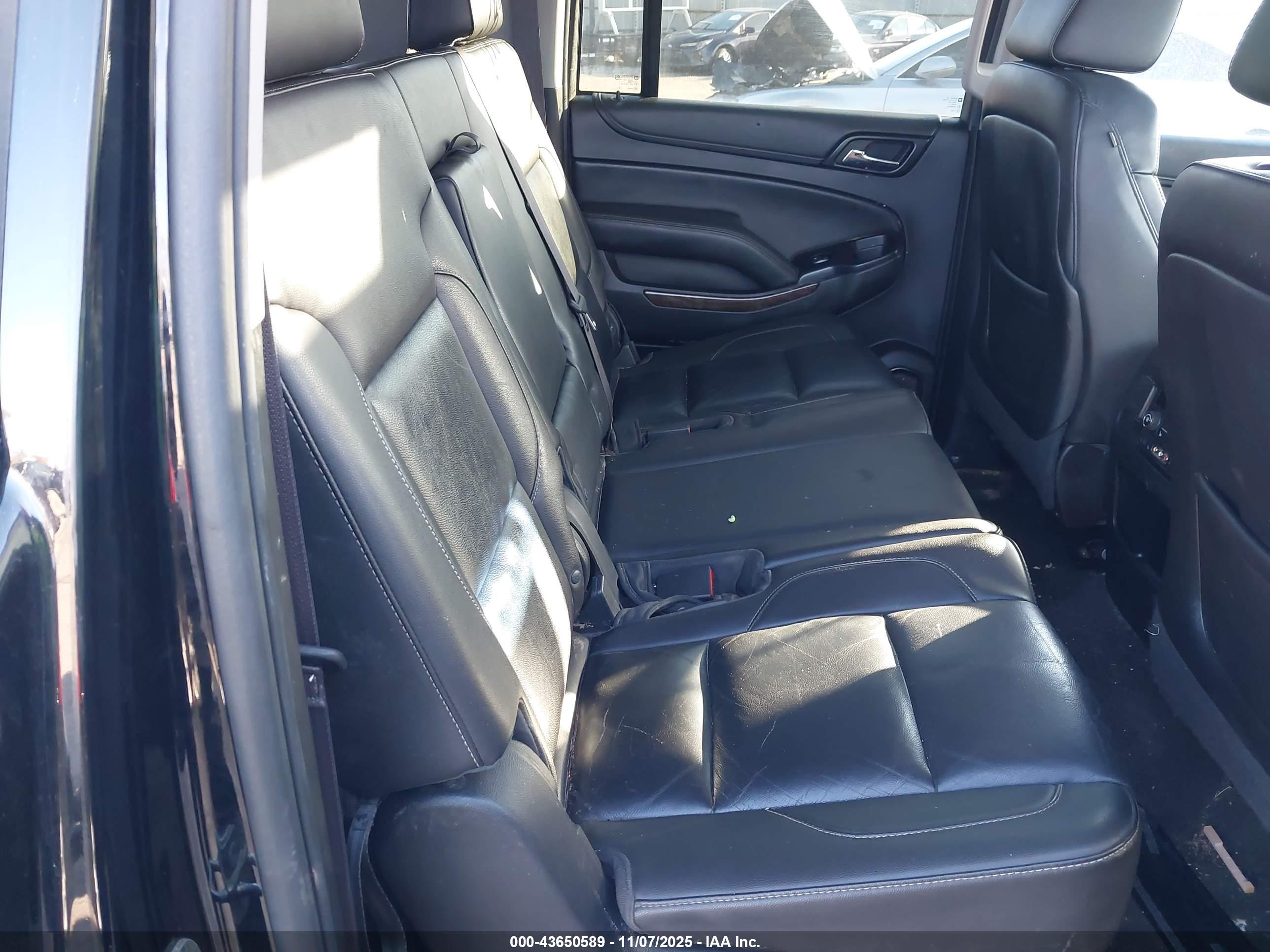 CHEVROLET SUBURBAN image 8