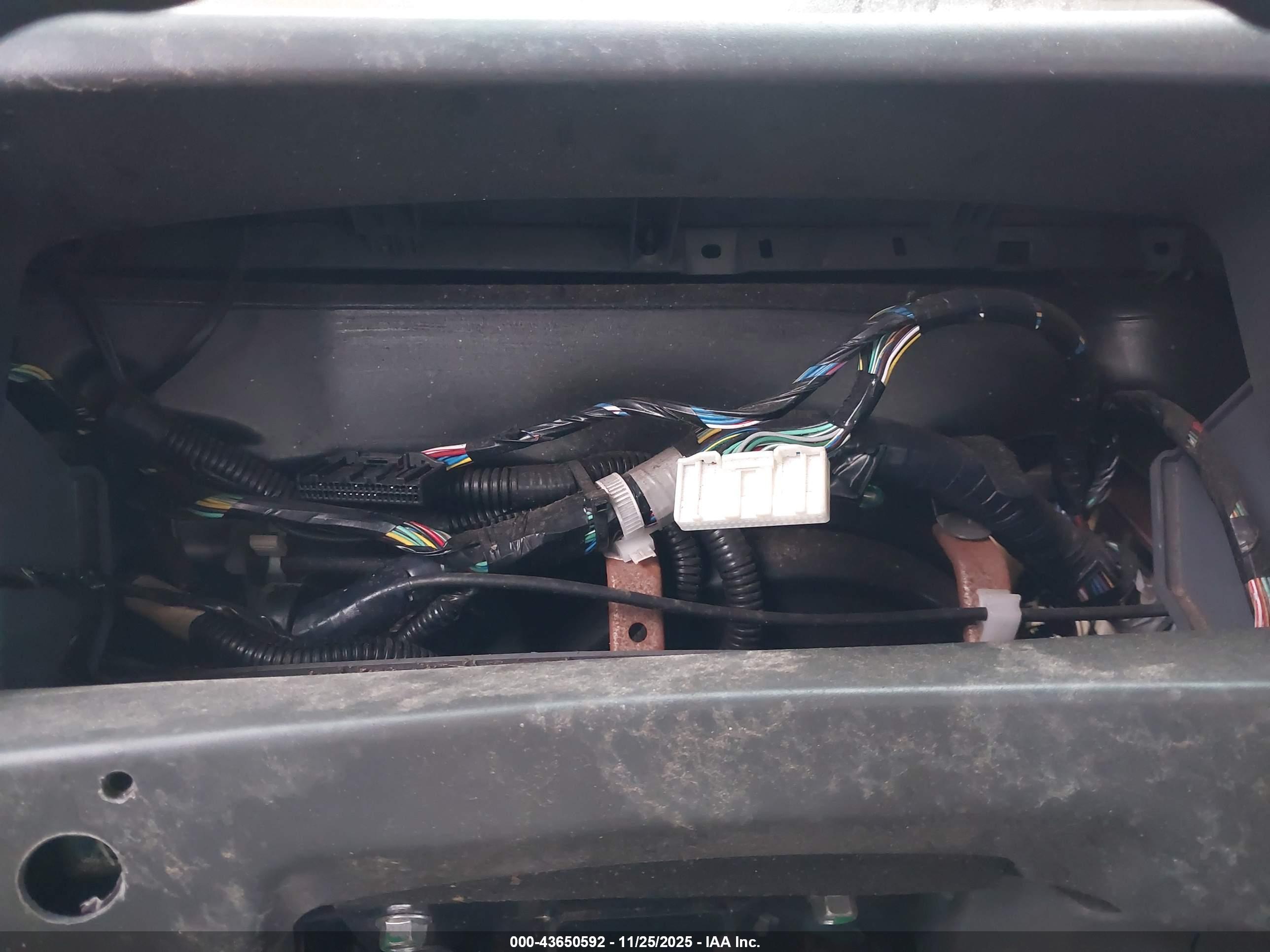 ISUZU NPR image 6