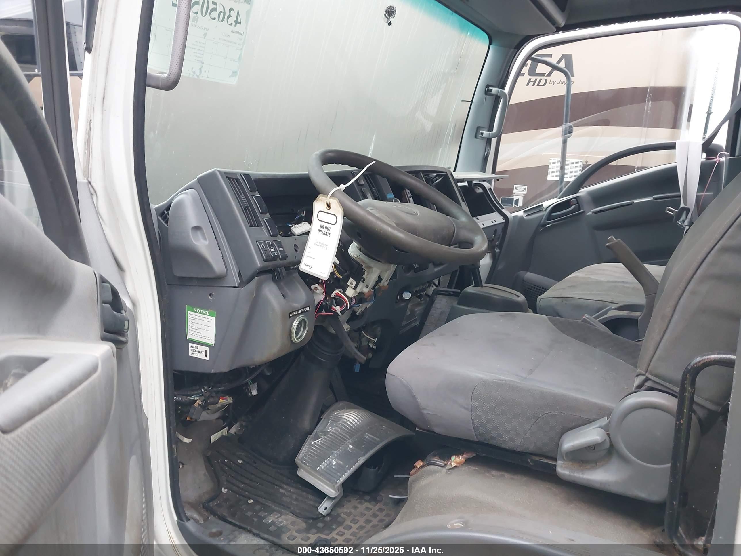 ISUZU NPR image 8