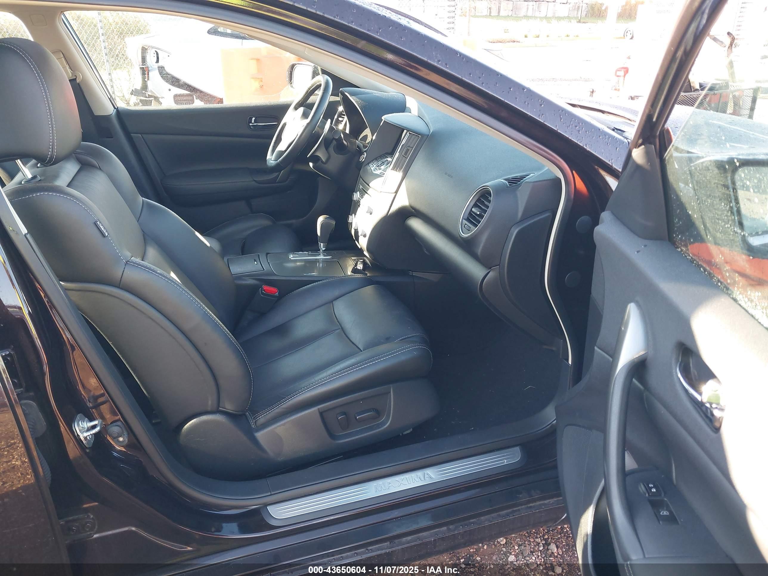 NISSAN MAXIMA image 5