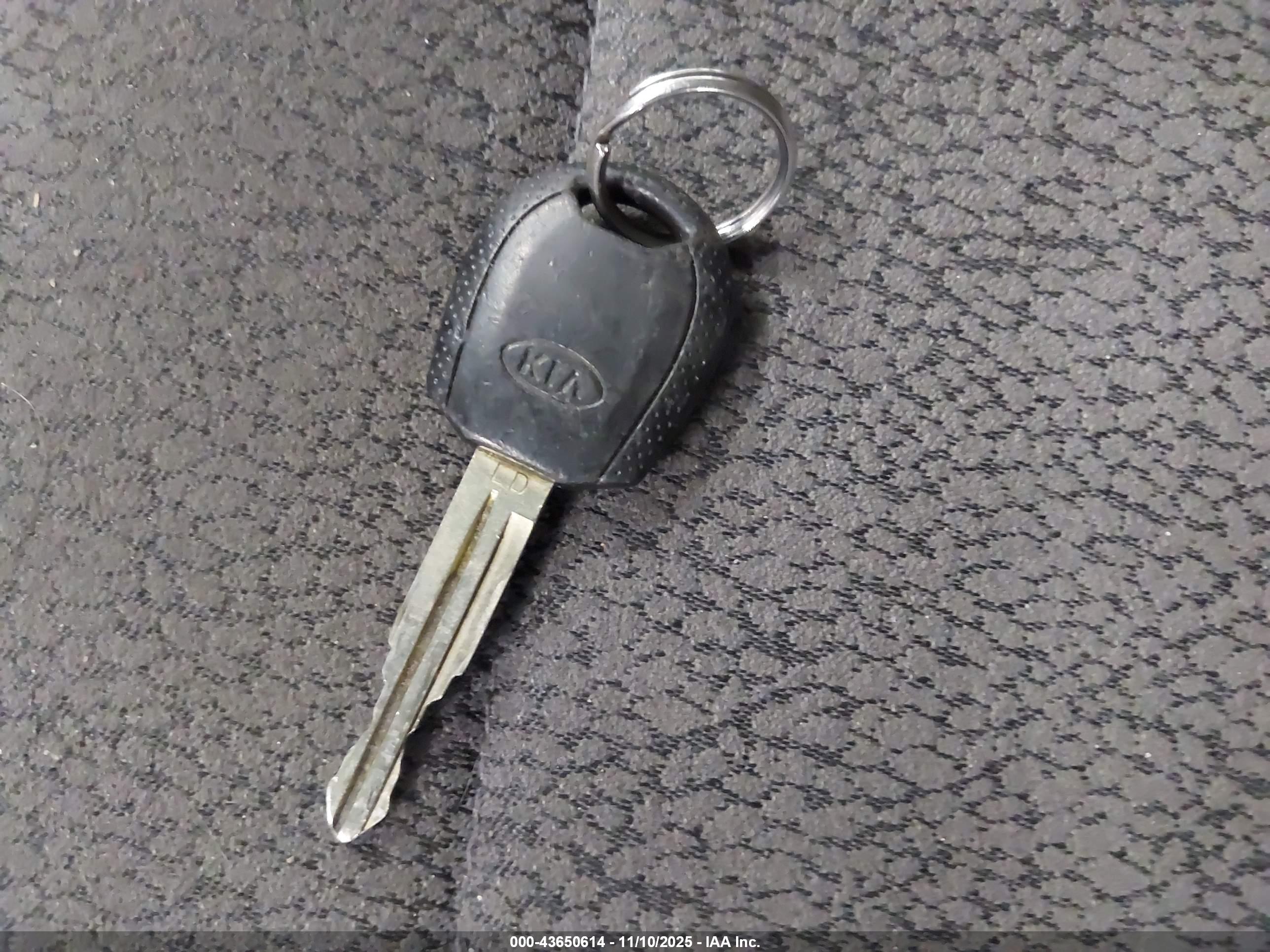 KIA SPECTRA image 11