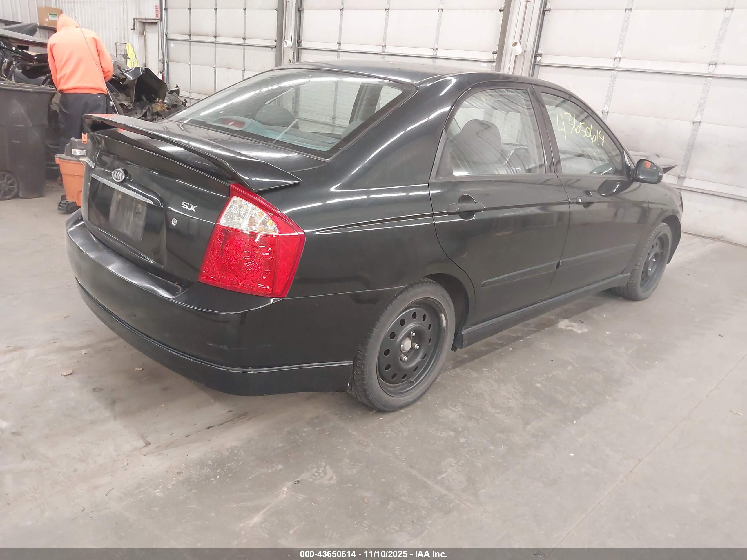 KIA SPECTRA image 4