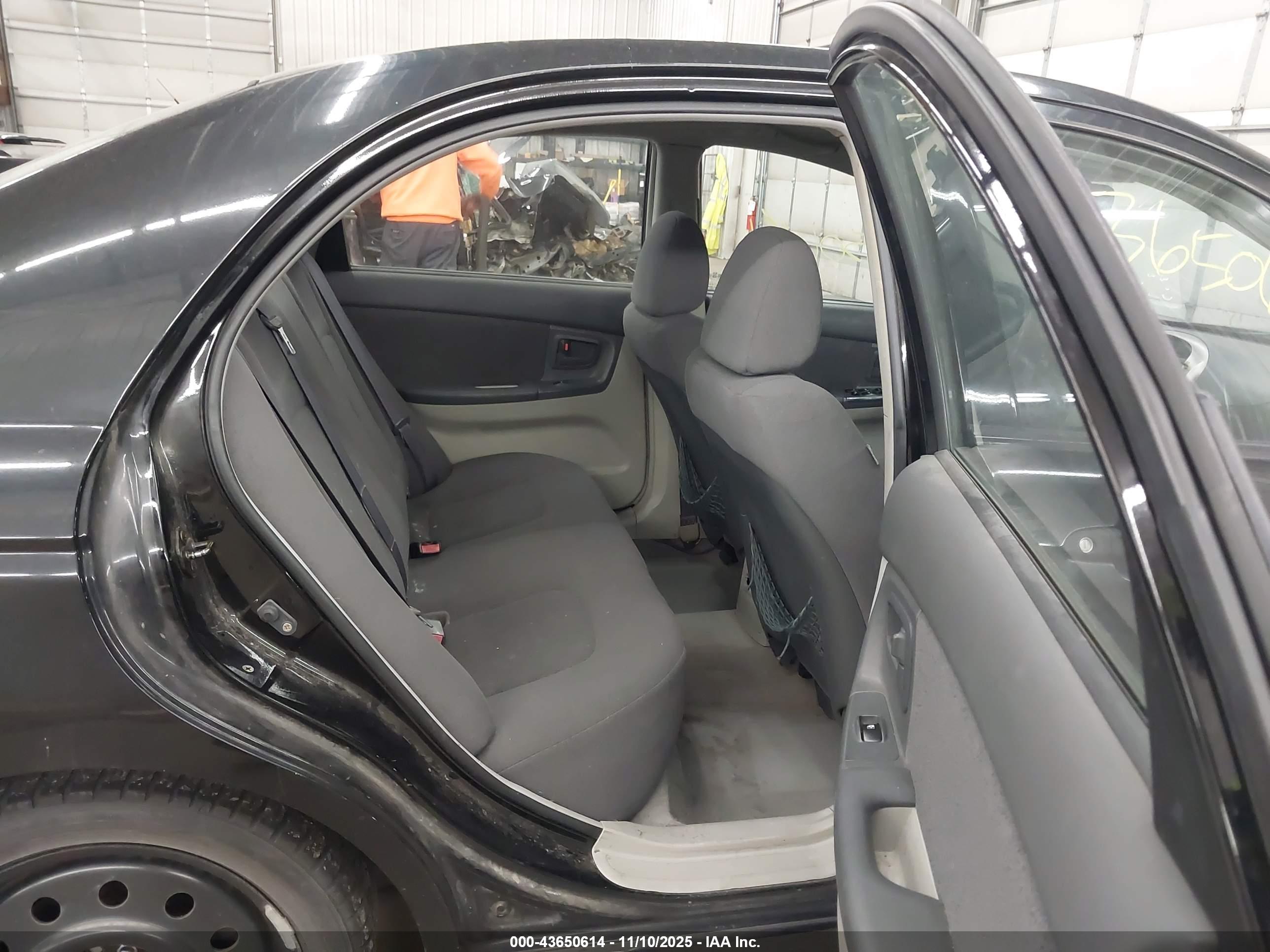 KIA SPECTRA image 8