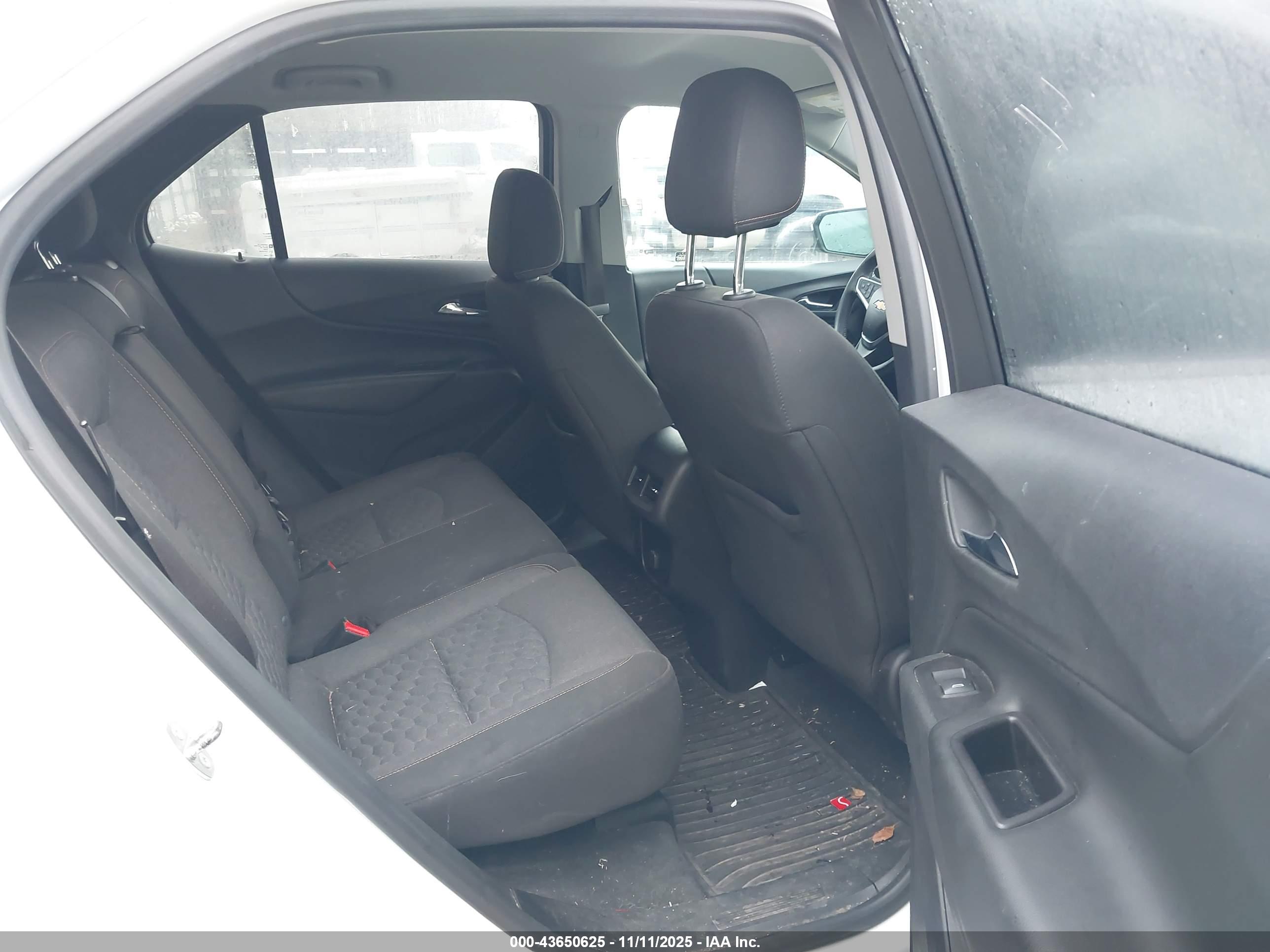 CHEVROLET EQUINOX image 8