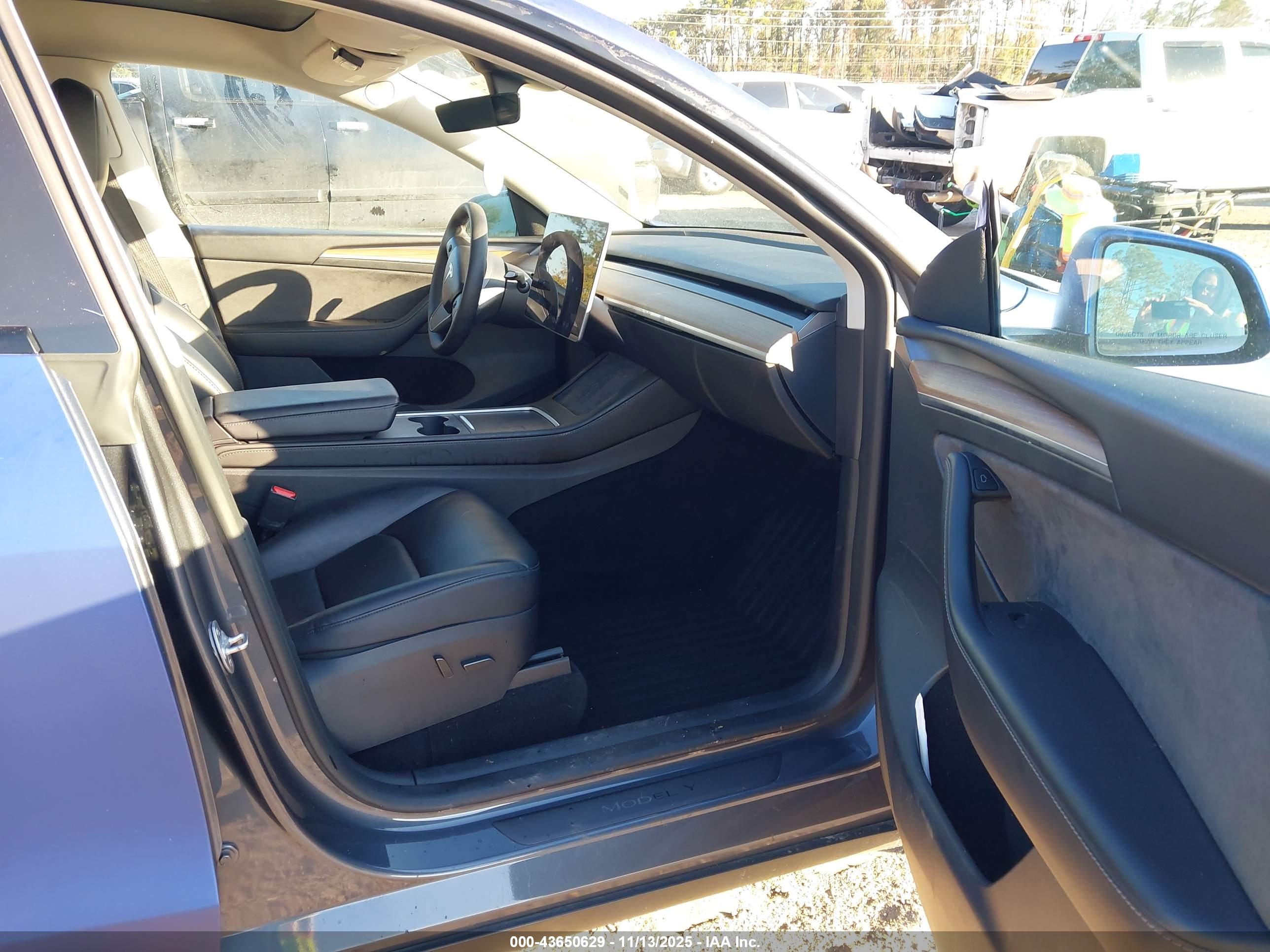 TESLA MODEL image 5