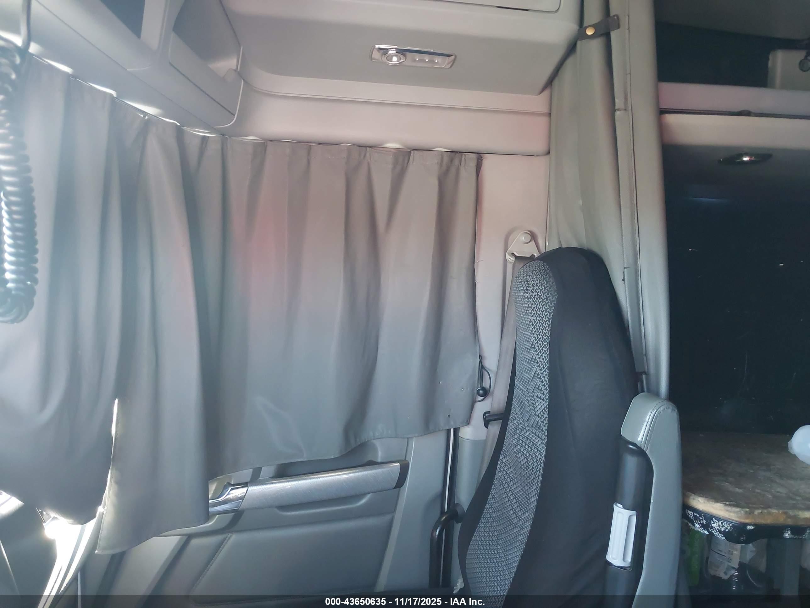 KENWORTH T680 image 7