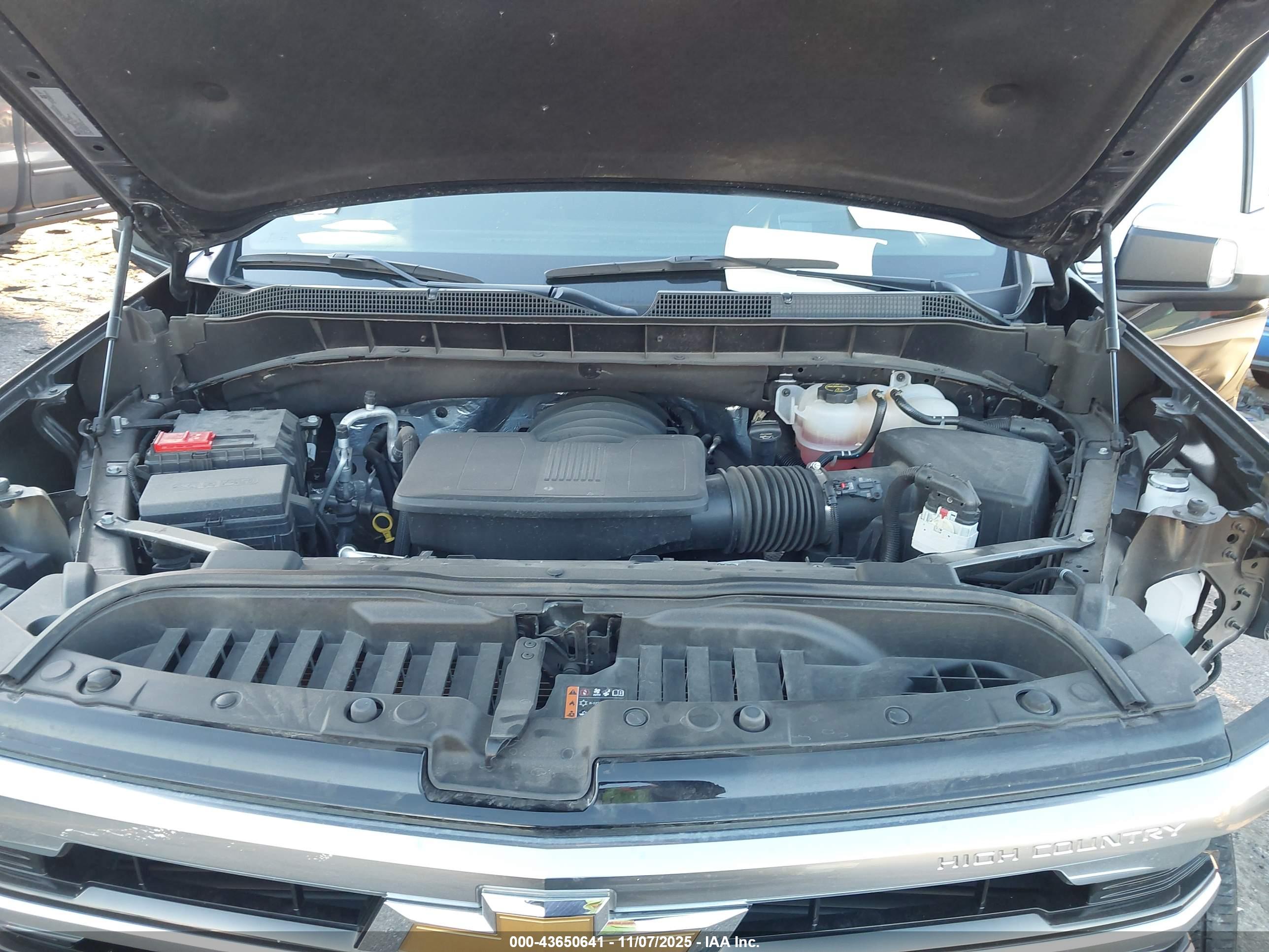 CHEVROLET SILVERADO image 10