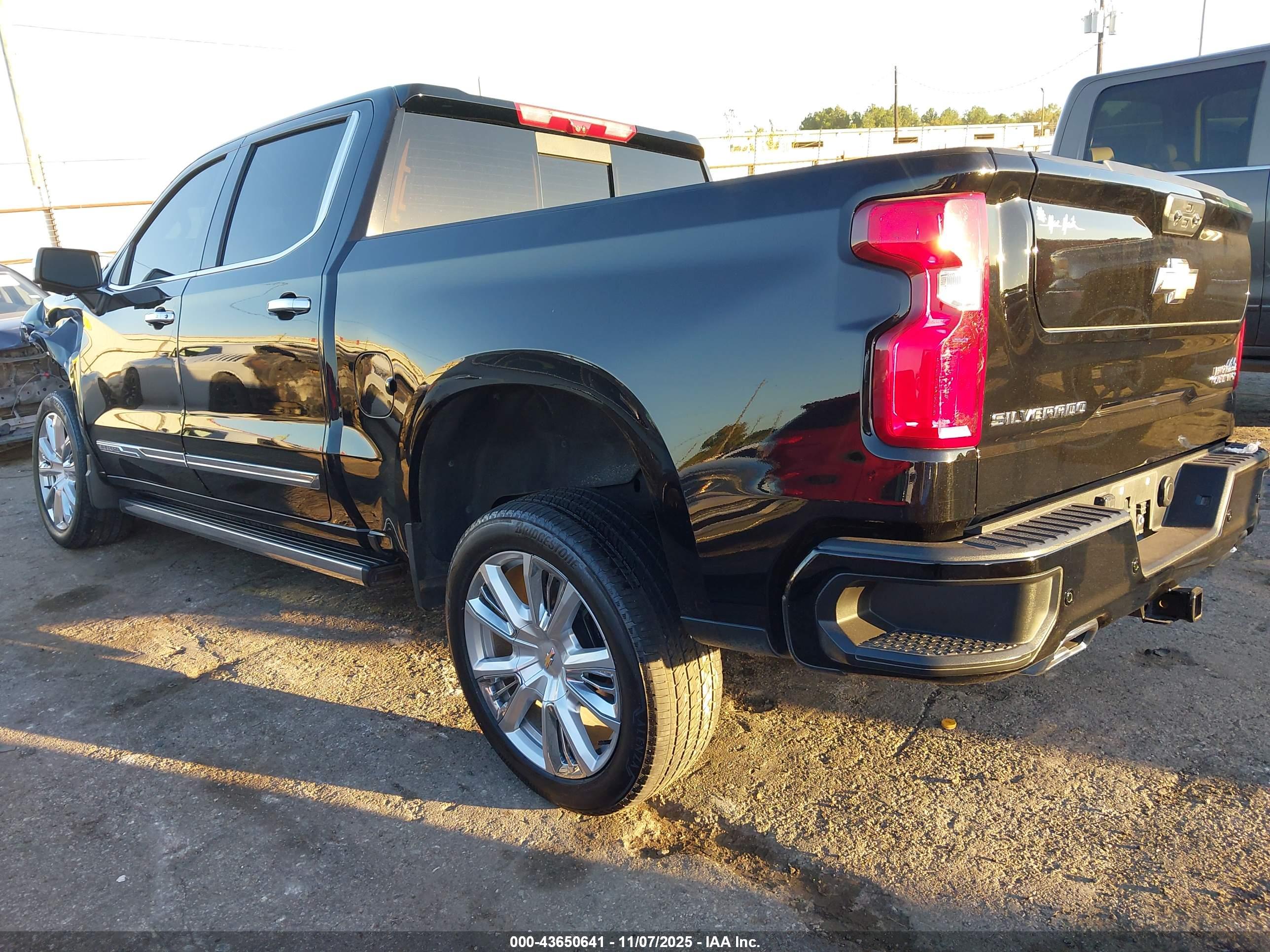 CHEVROLET SILVERADO image 3