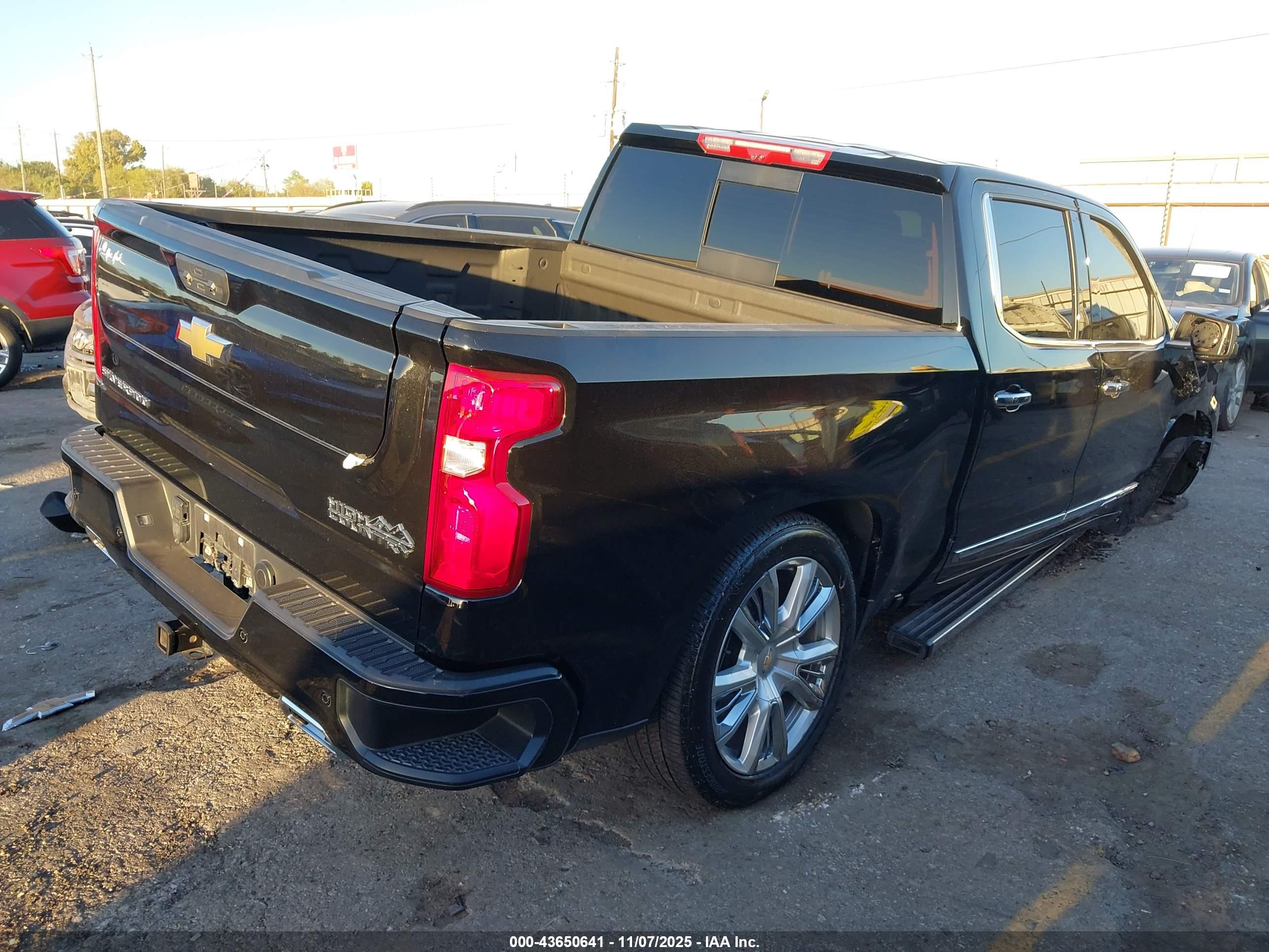 CHEVROLET SILVERADO image 4