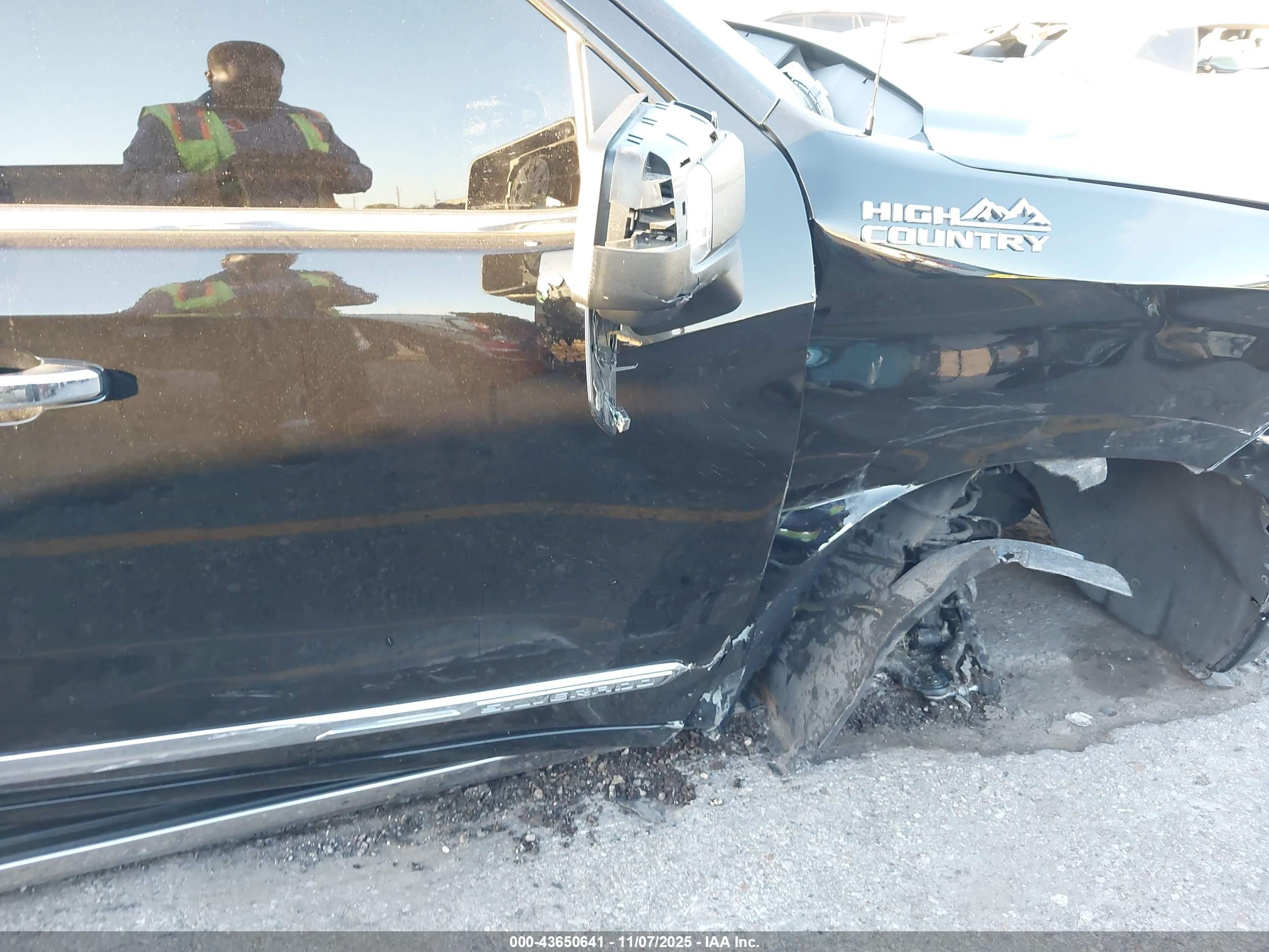 CHEVROLET SILVERADO image 6