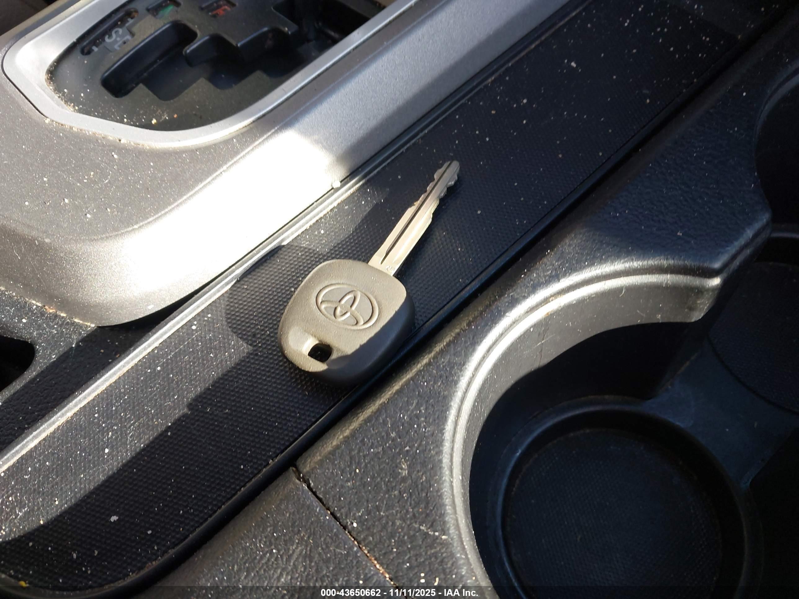 TOYOTA SEQUOIA image 11