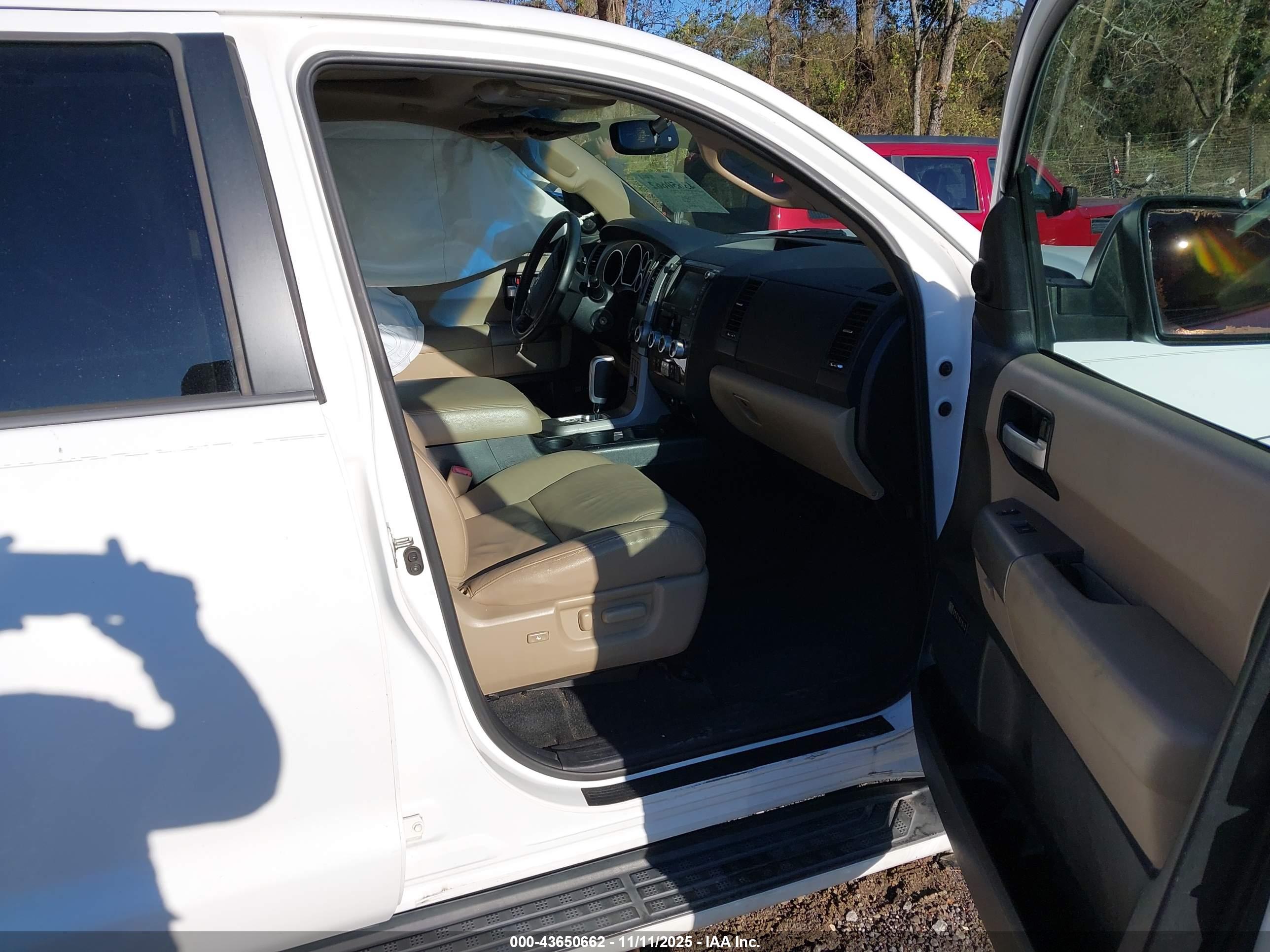 TOYOTA SEQUOIA image 5