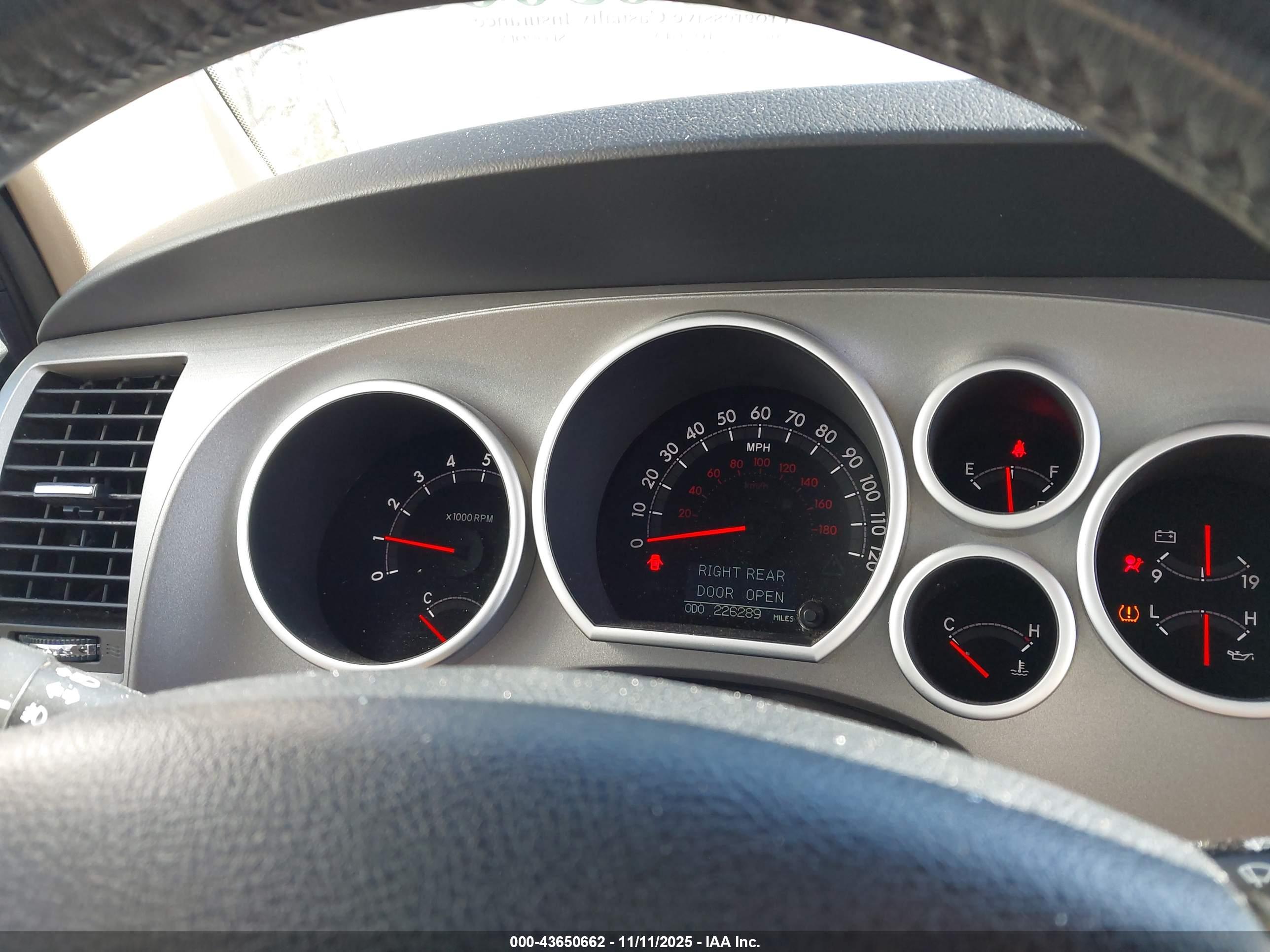 TOYOTA SEQUOIA image 7