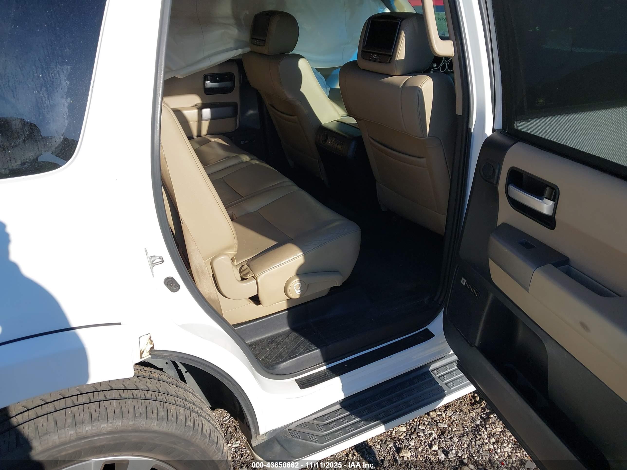 TOYOTA SEQUOIA image 8