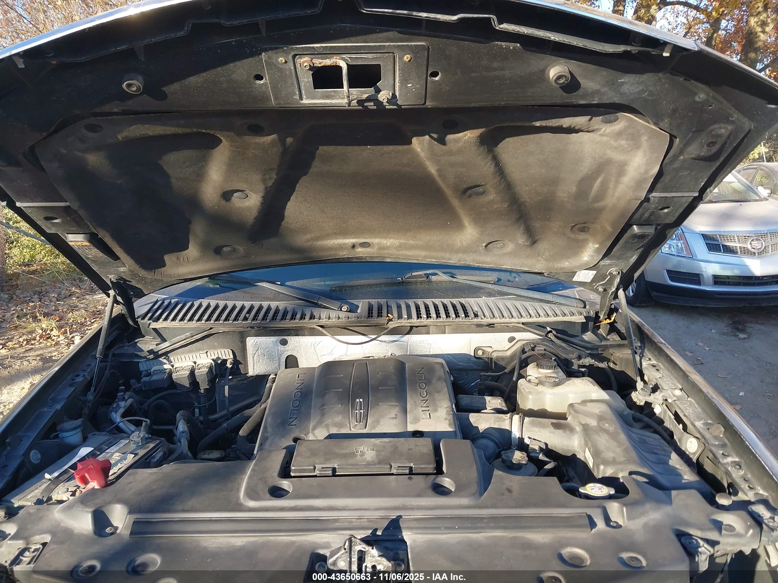 LINCOLN NAVIGATOR image 10