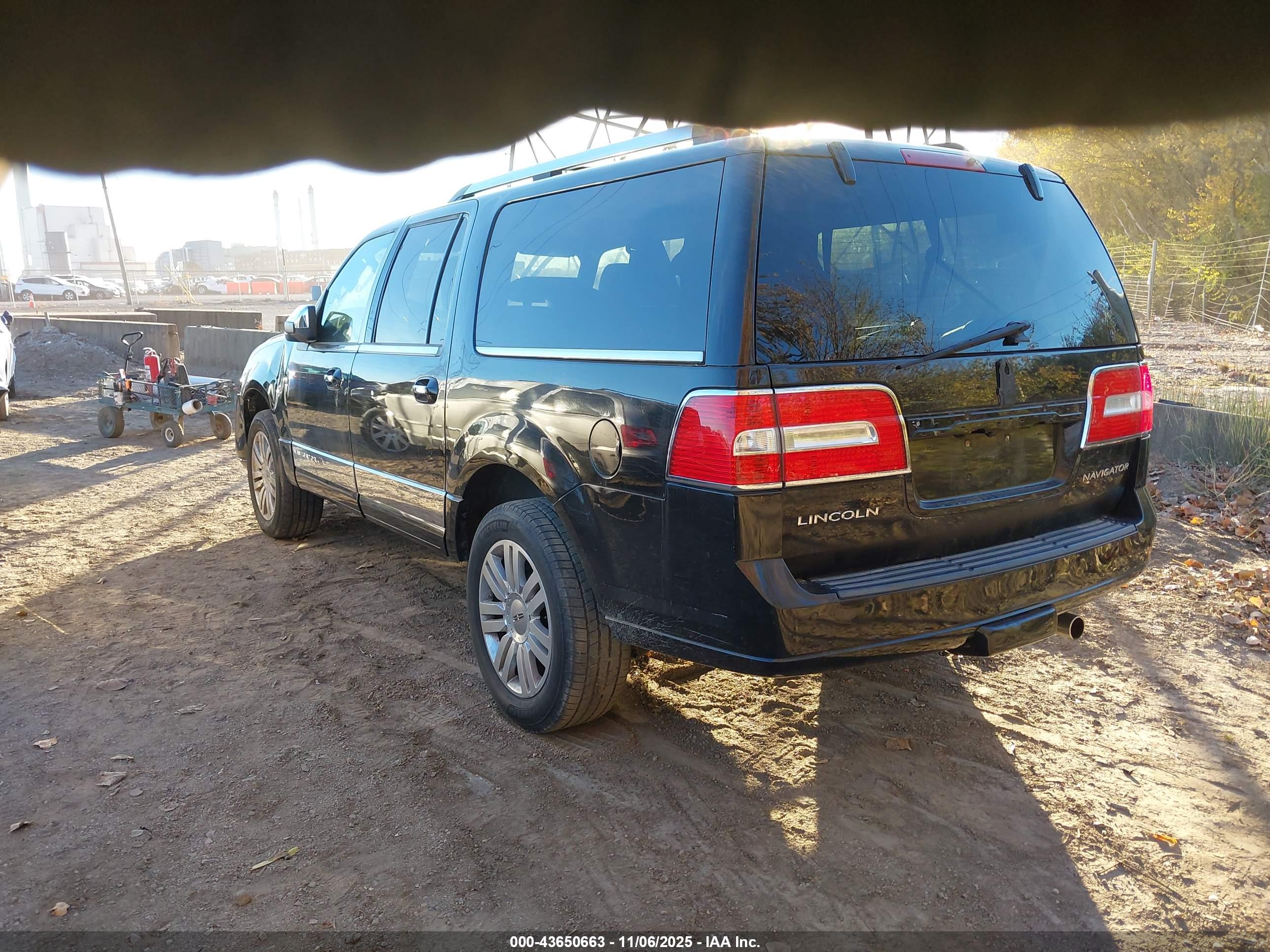 LINCOLN NAVIGATOR image 3