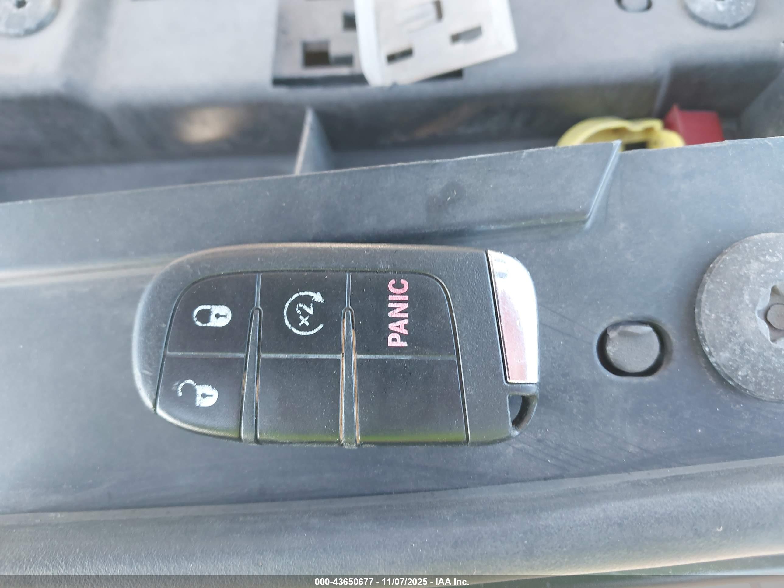 JEEP RENEGADE image 11