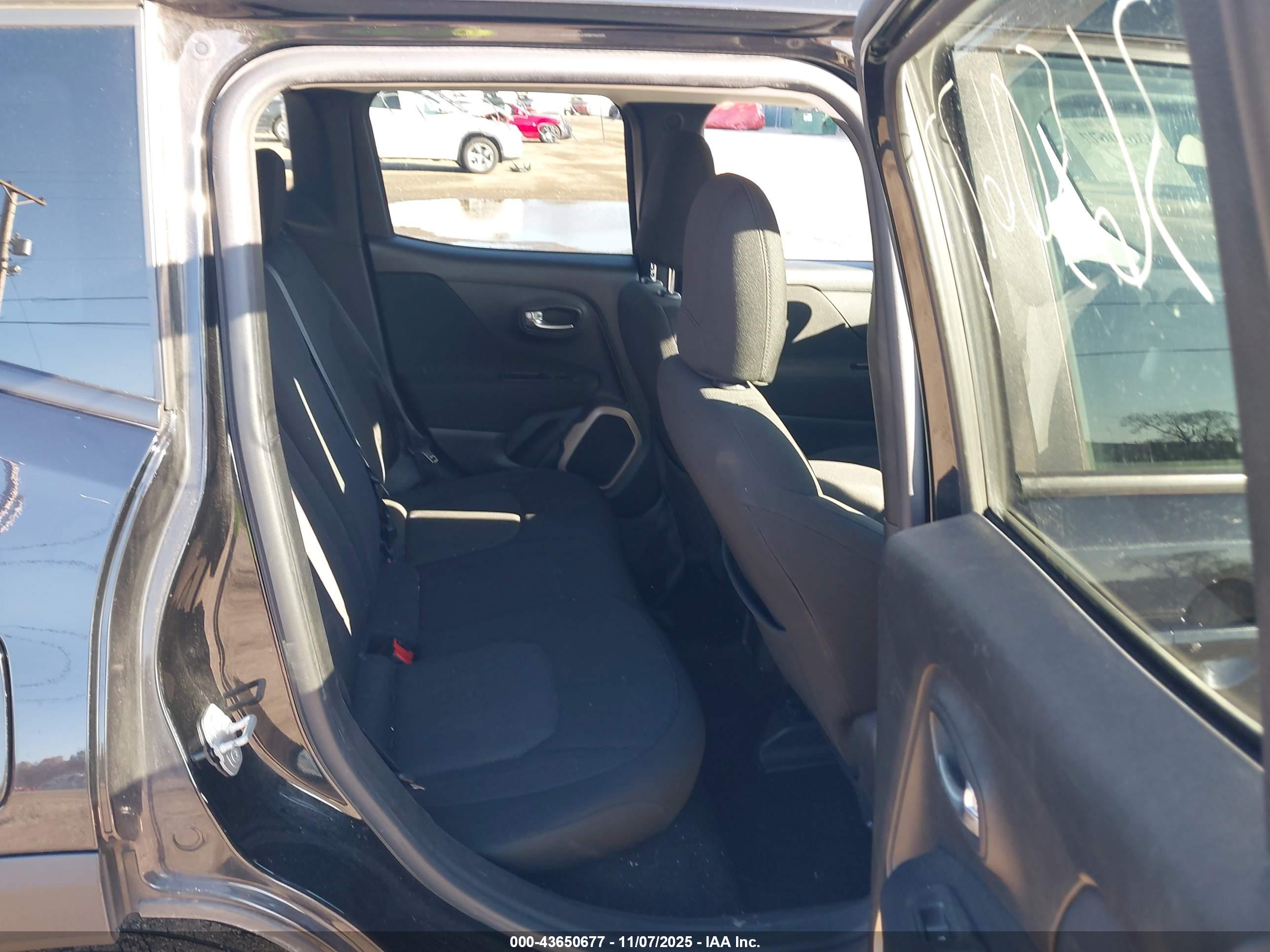 JEEP RENEGADE image 8
