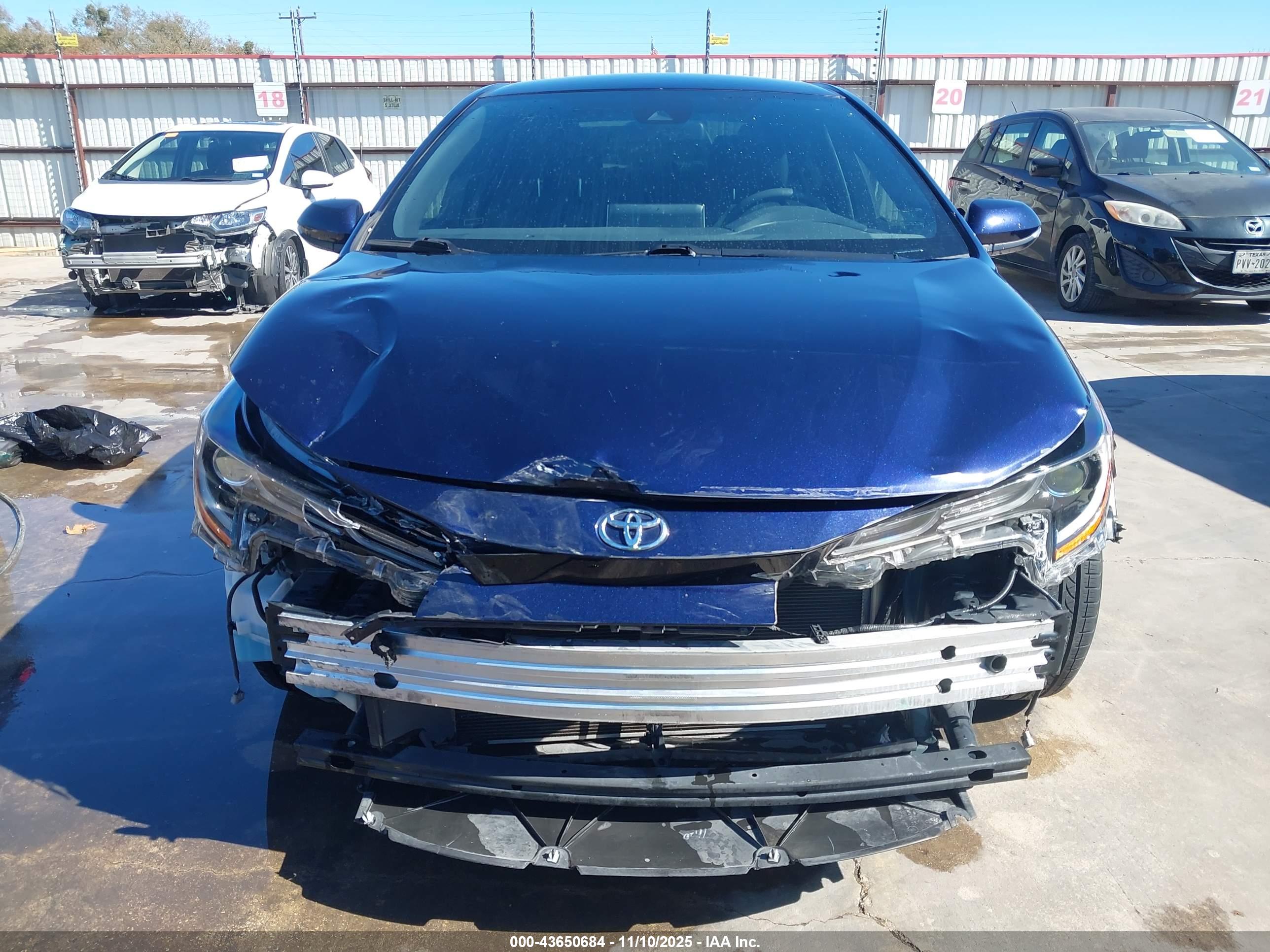 TOYOTA COROLLA image 6
