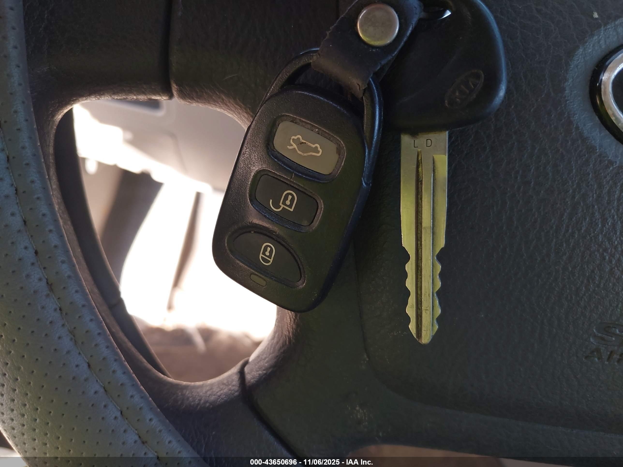 KIA SPECTRA image 11