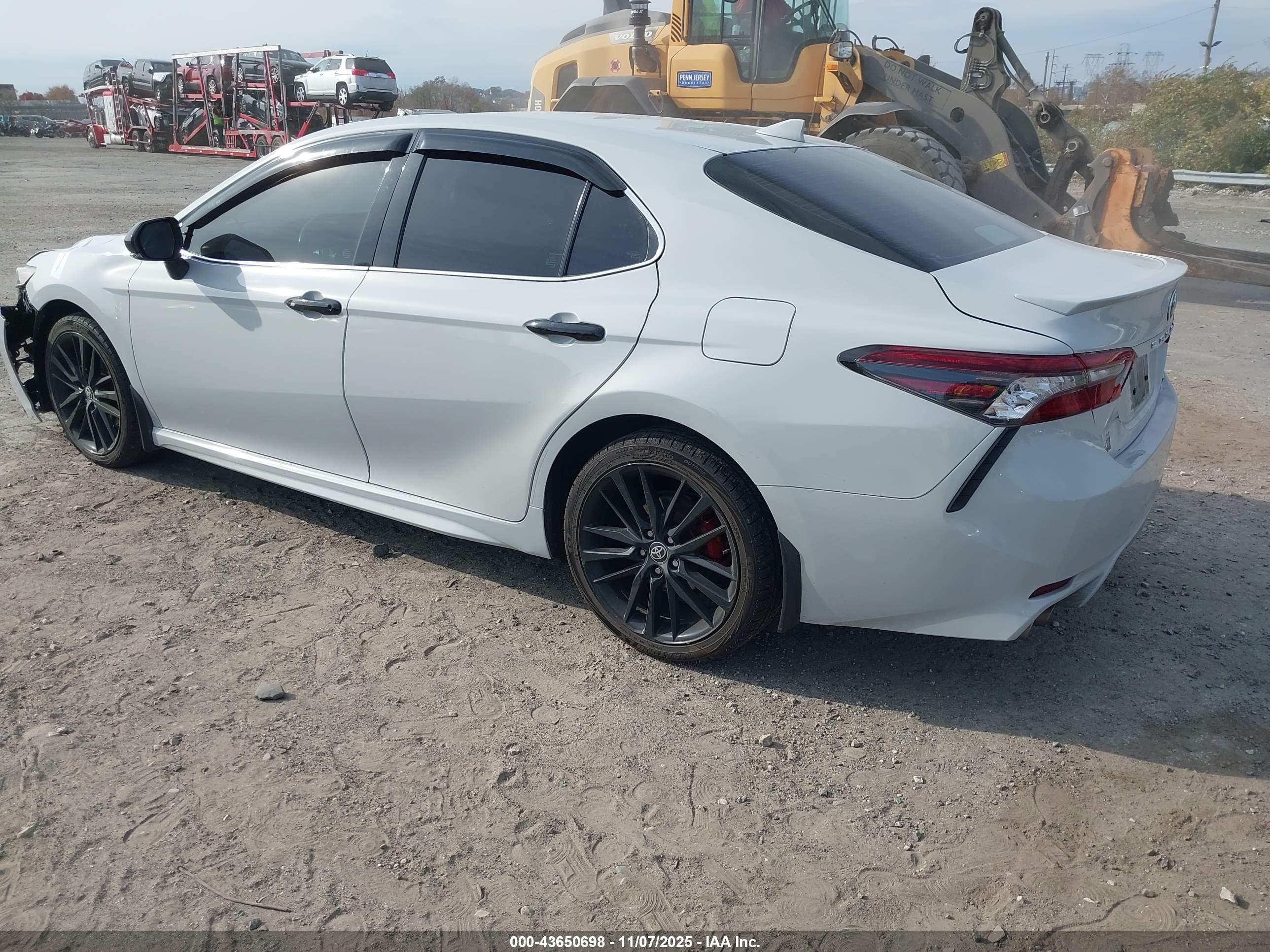 TOYOTA CAMRY image 3