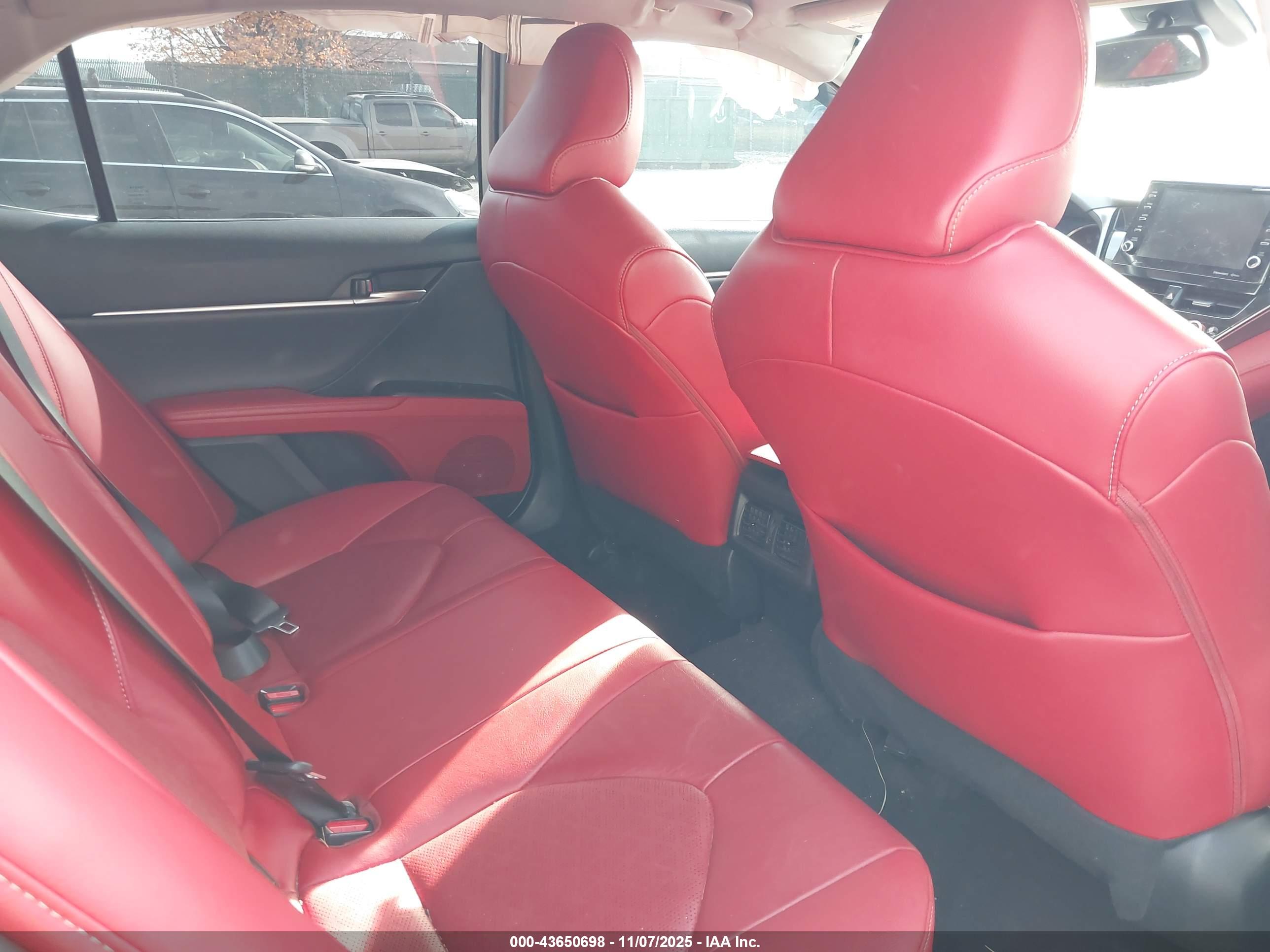 TOYOTA CAMRY image 8