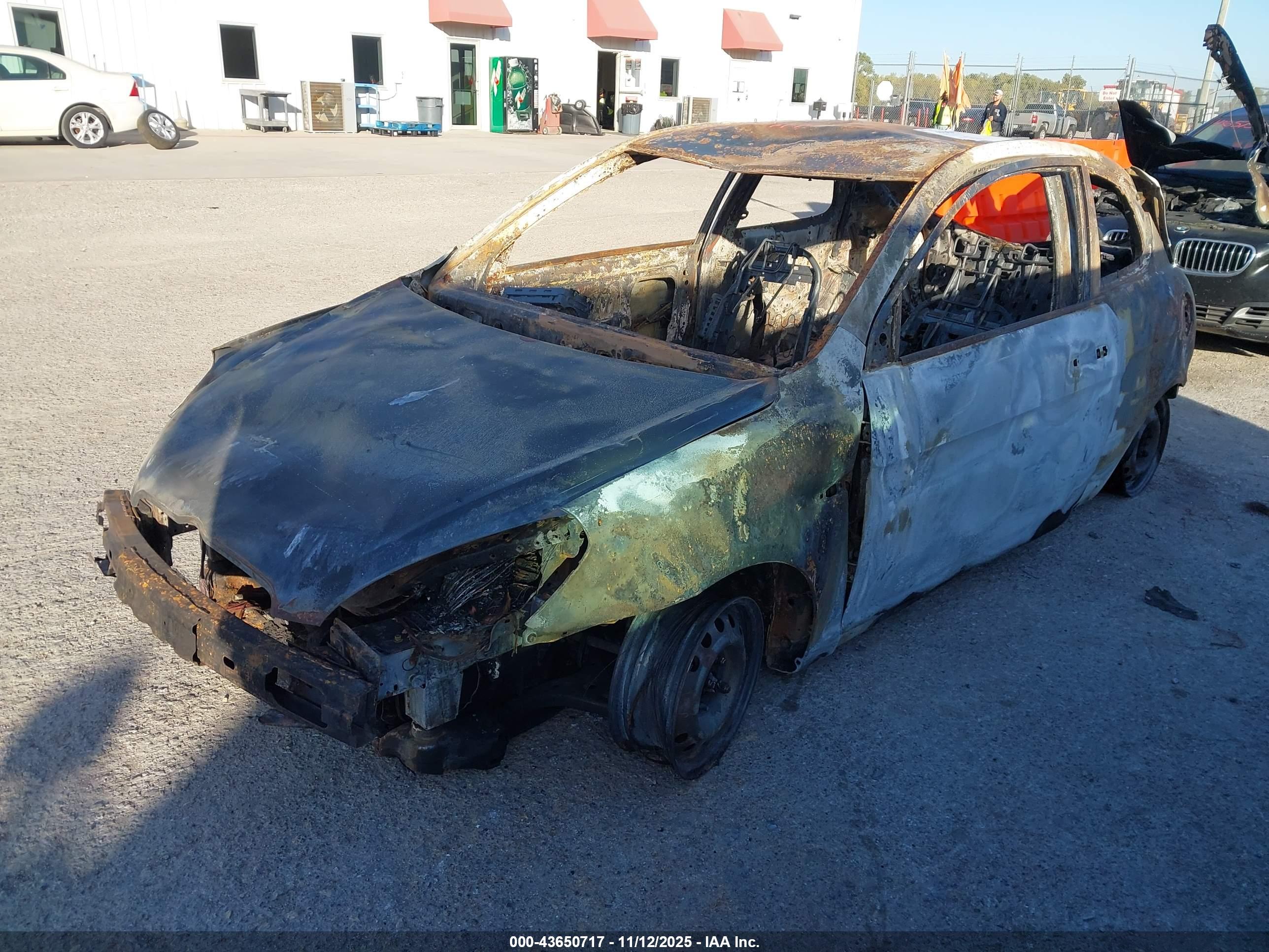 HYUNDAI ACCENT image 2