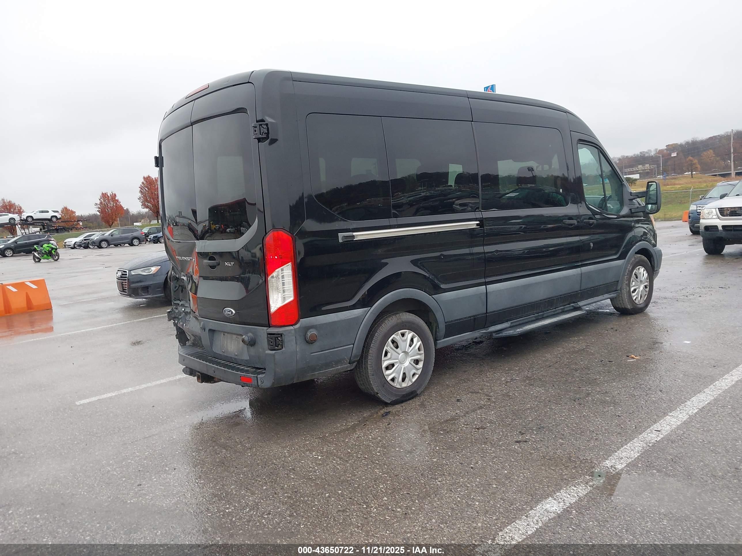 FORD TRANSIT-350 image 4