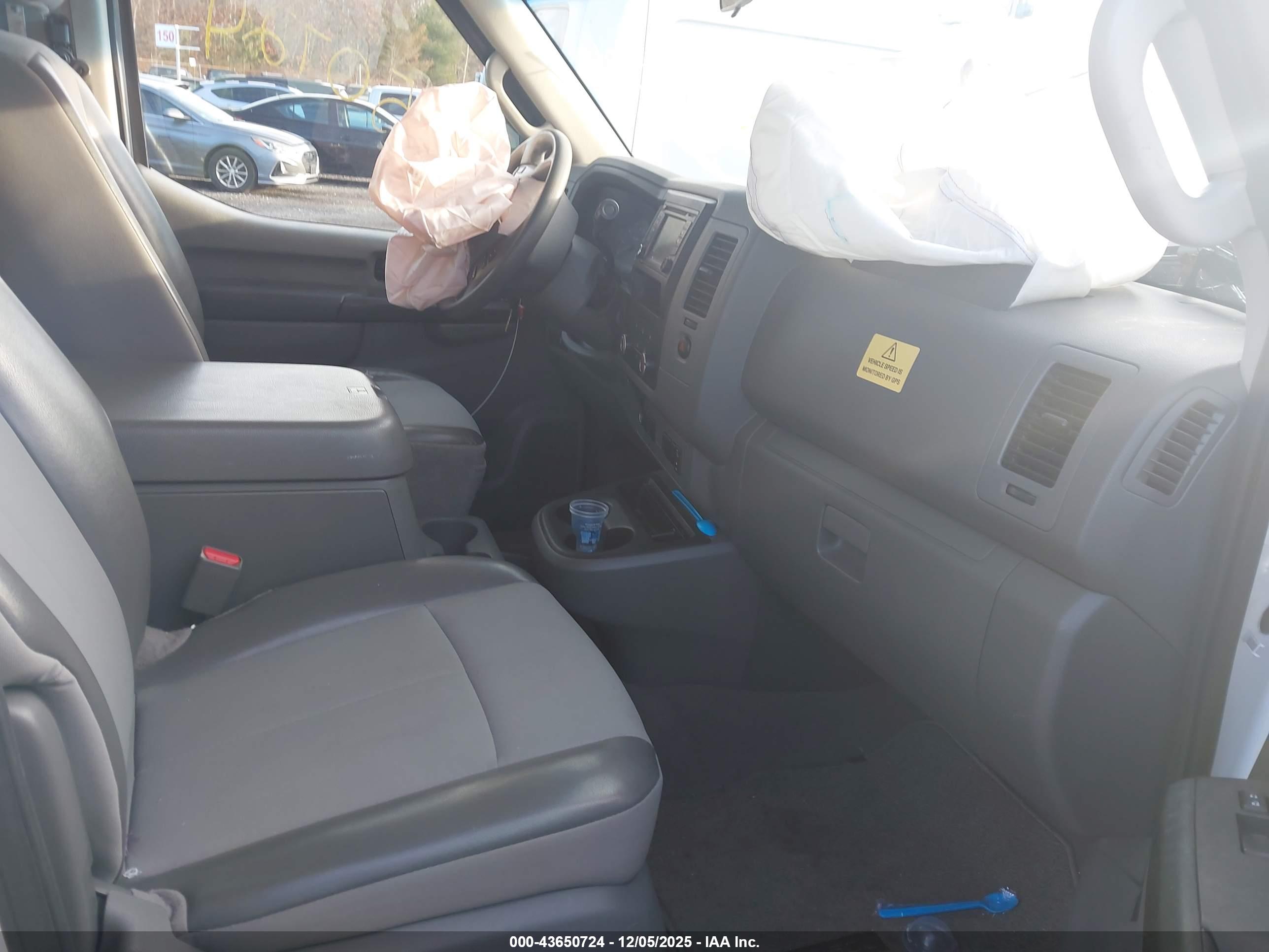 NISSAN NV image 5