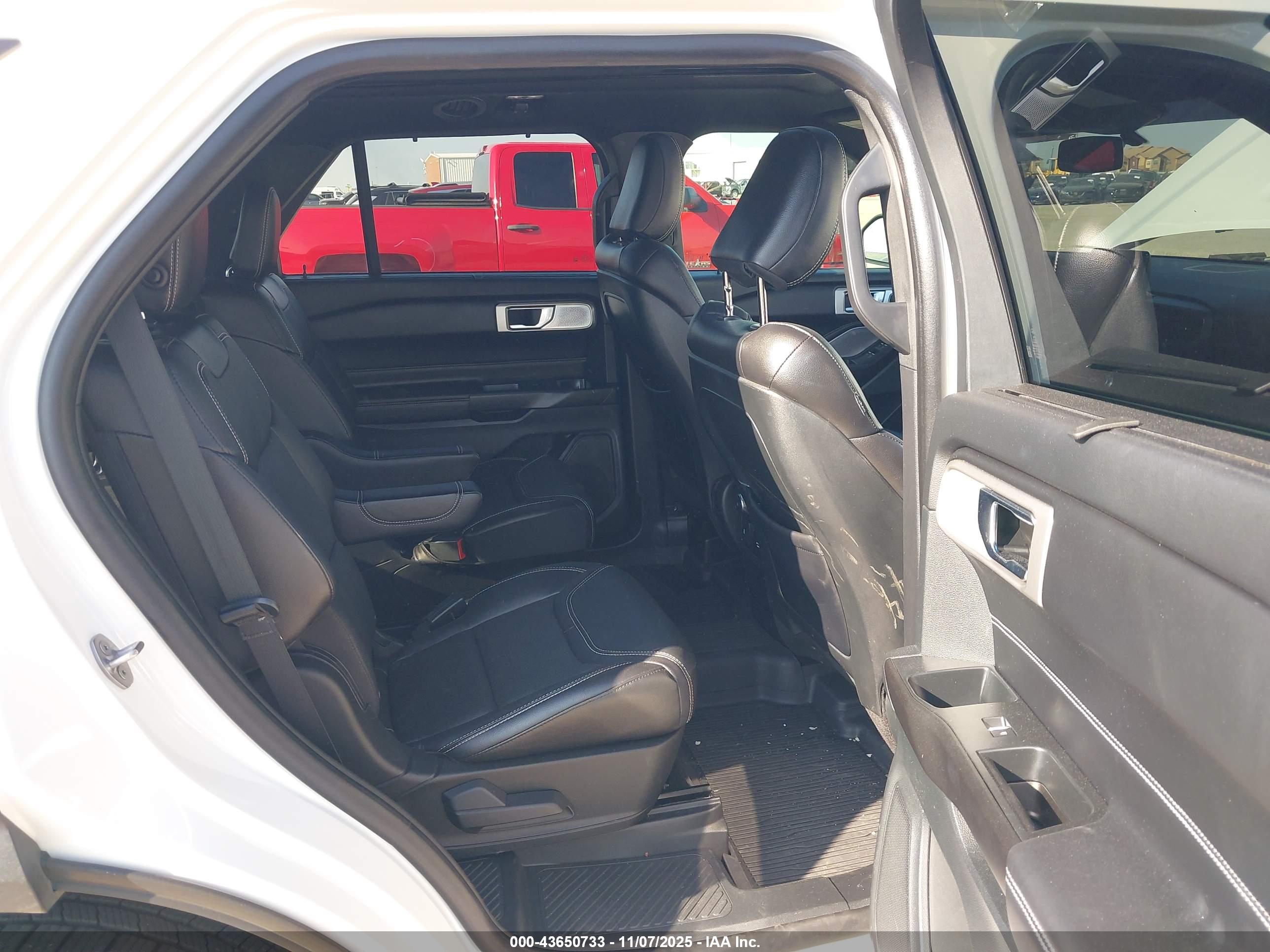 FORD EXPLORER image 8