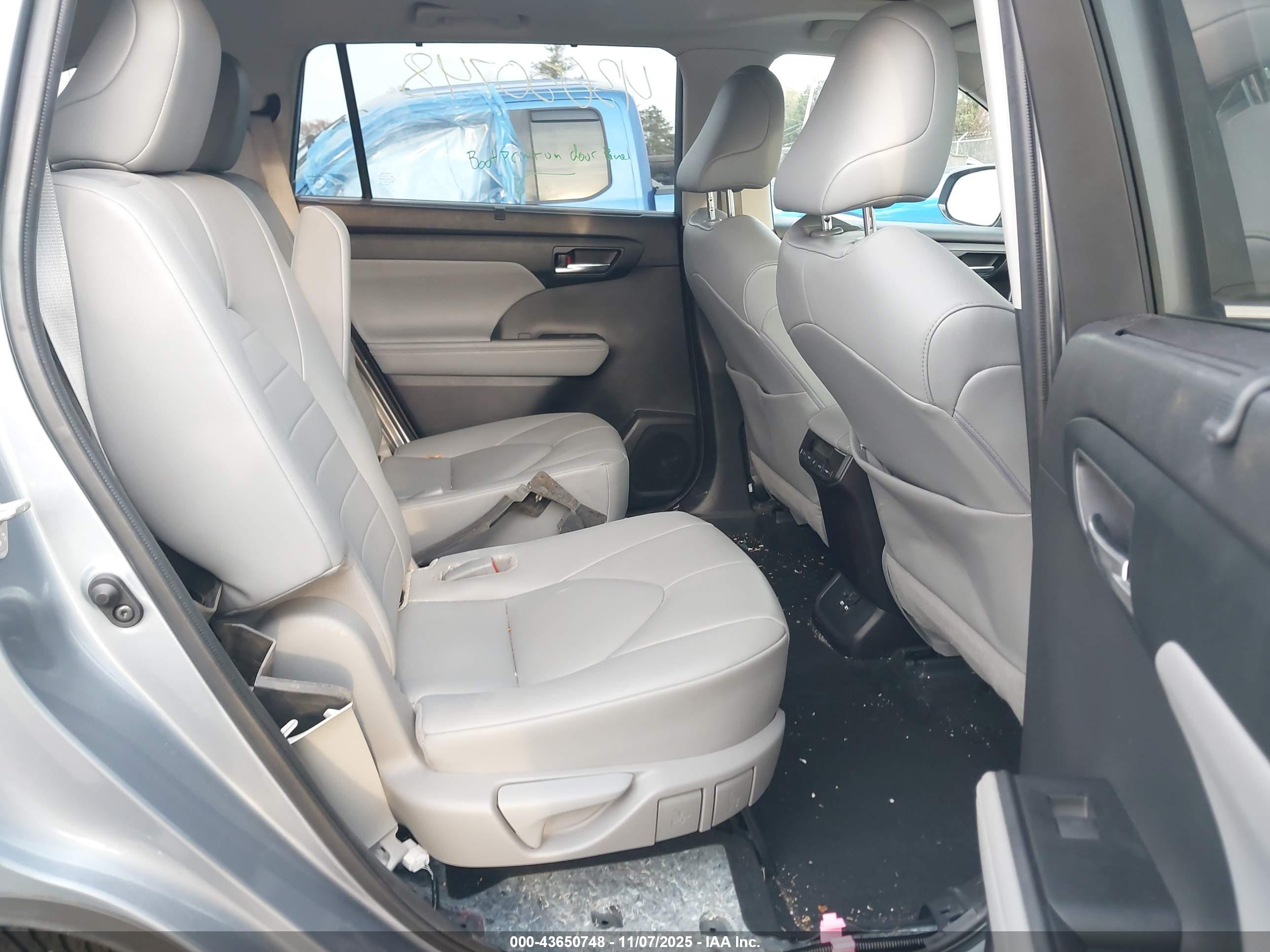 TOYOTA HIGHLANDER image 8