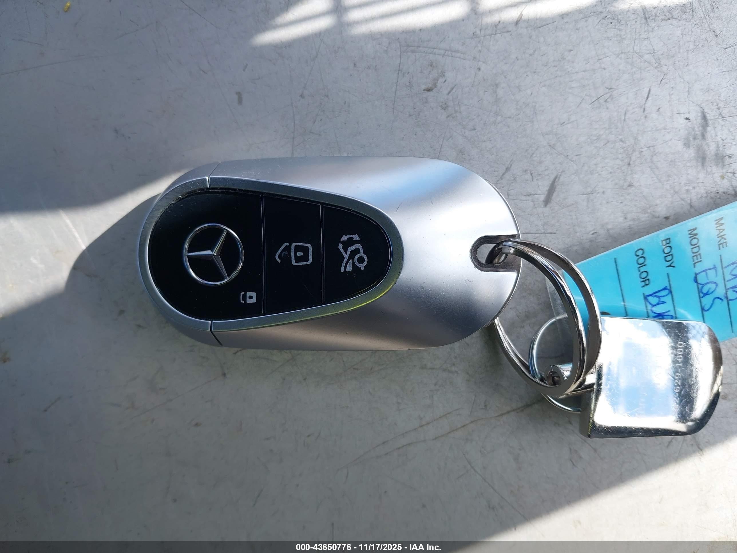 MERCEDES-BENZ EQS image 11