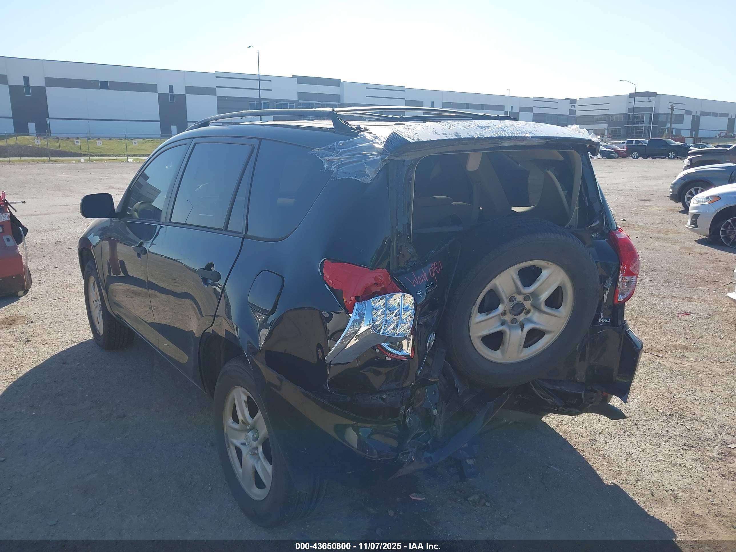 TOYOTA RAV4 image 3