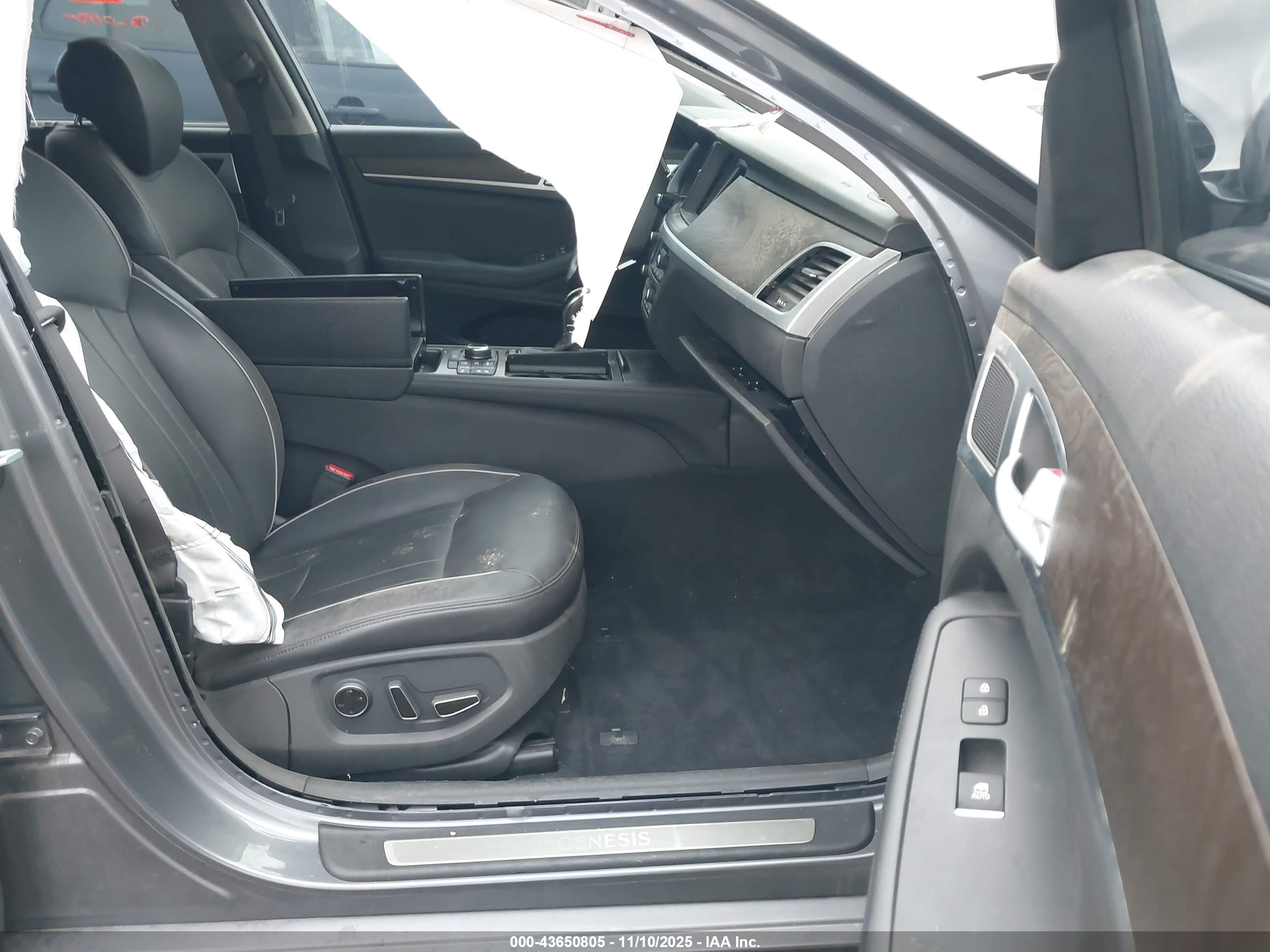 HYUNDAI GENESIS image 5