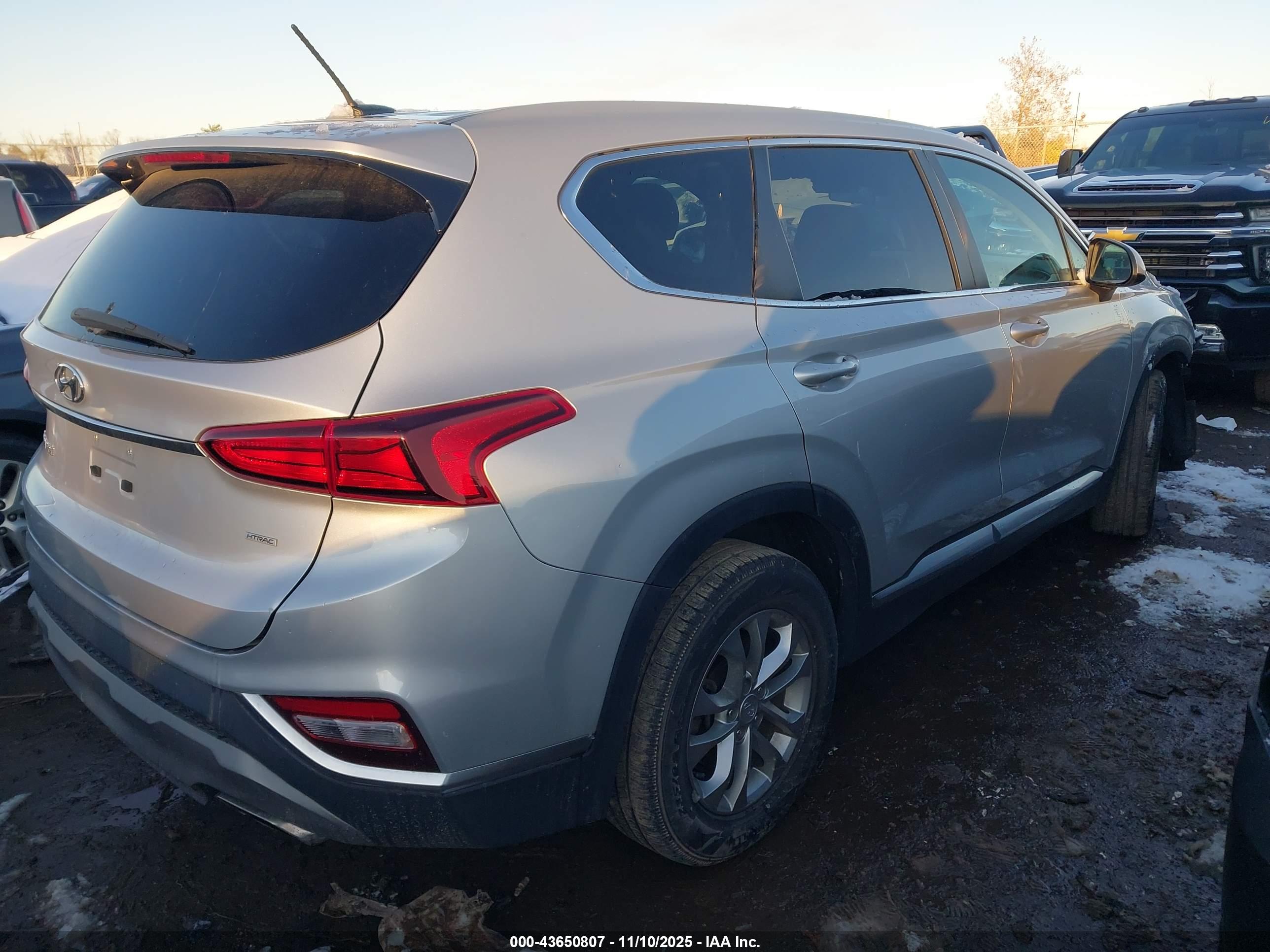HYUNDAI SANTA image 4