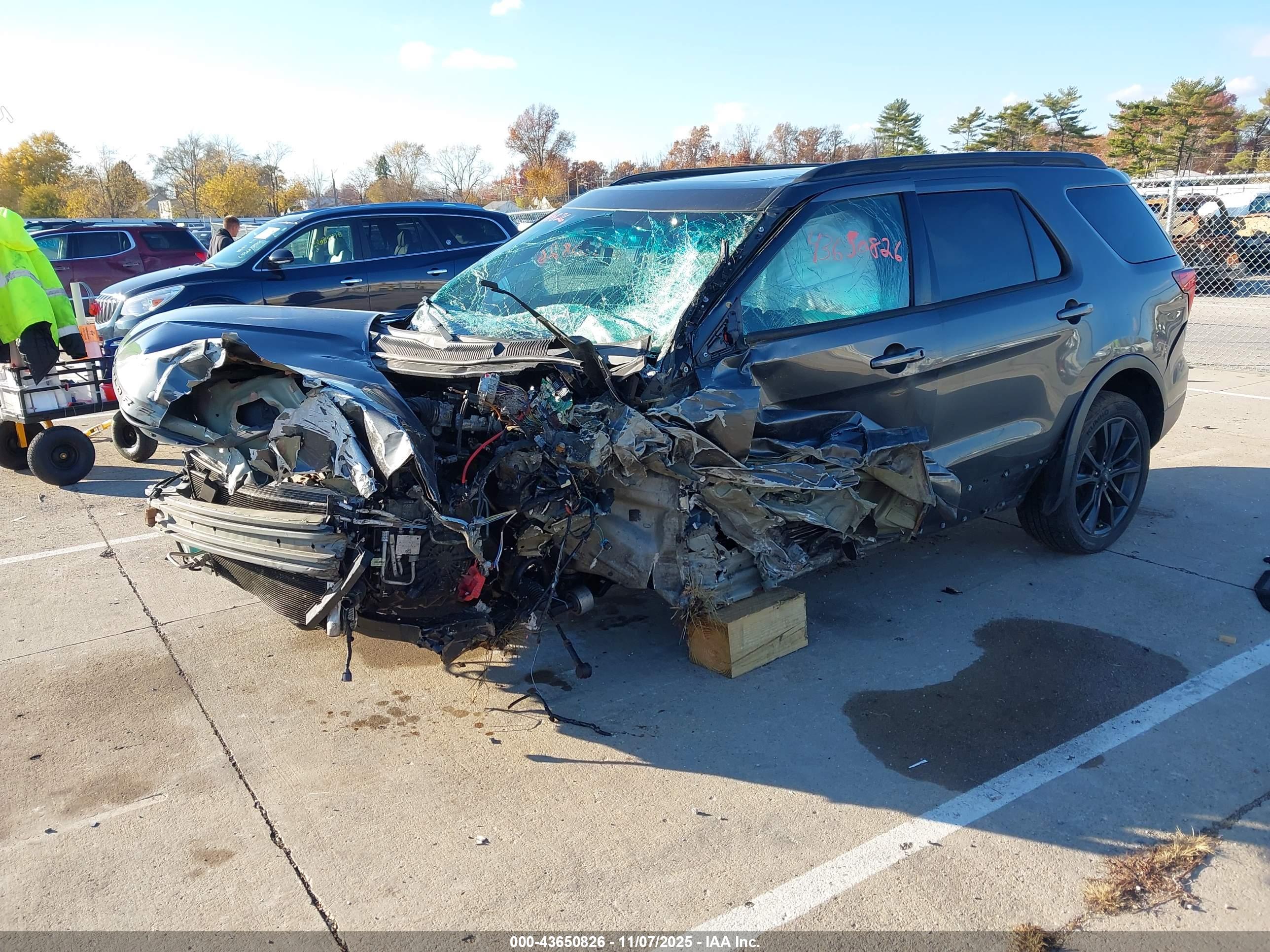 FORD EXPLORER image 2