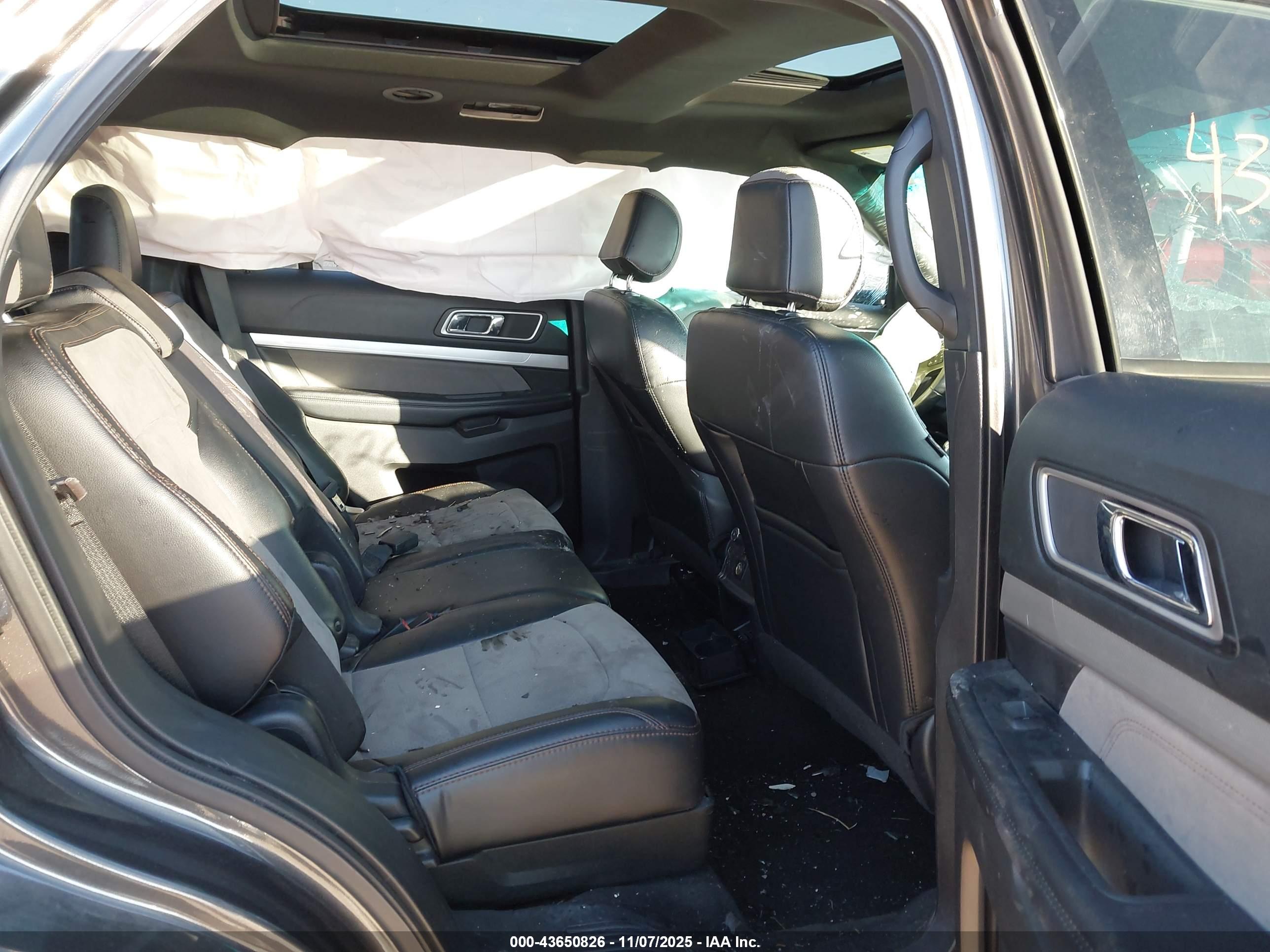 FORD EXPLORER image 8