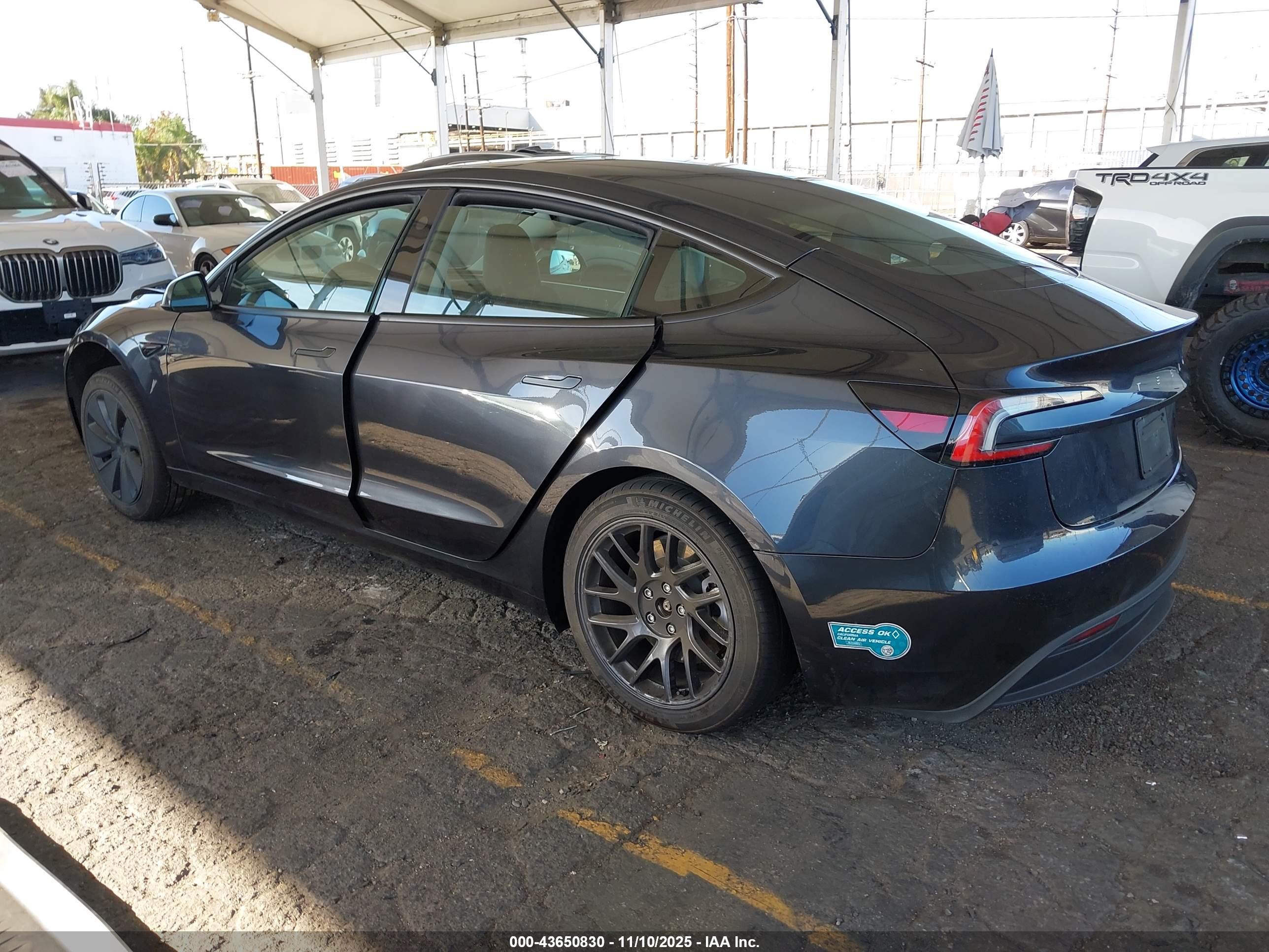 TESLA MODEL image 3