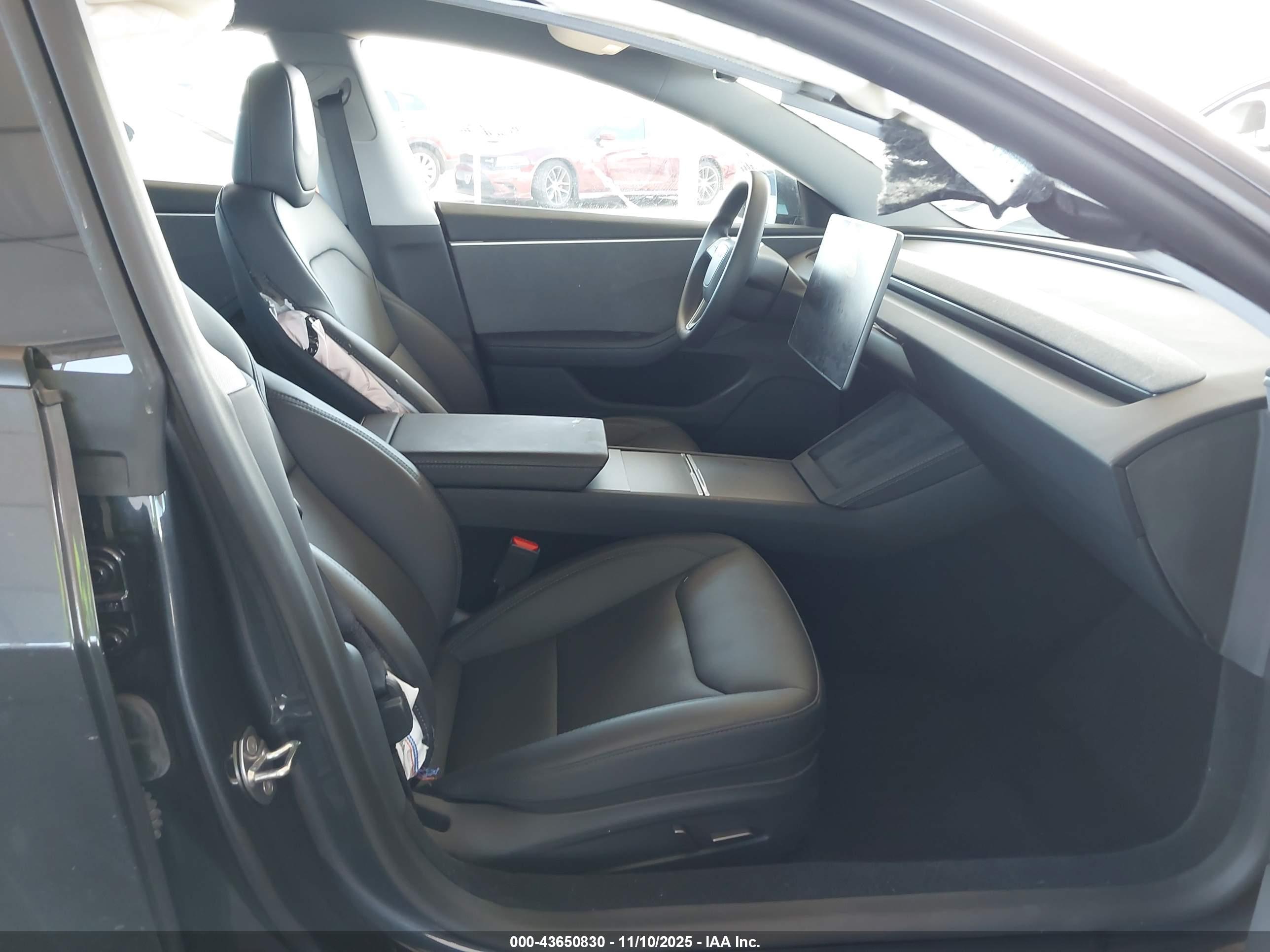 TESLA MODEL image 5