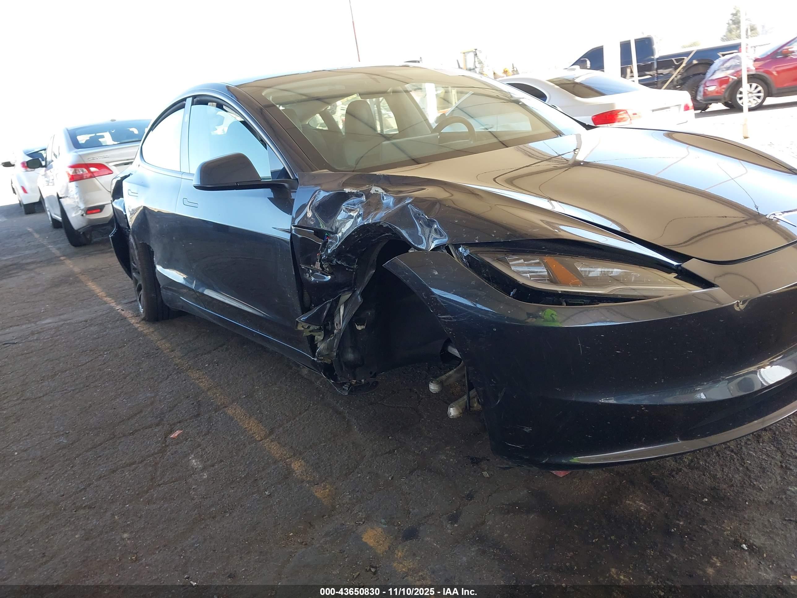 TESLA MODEL image 6