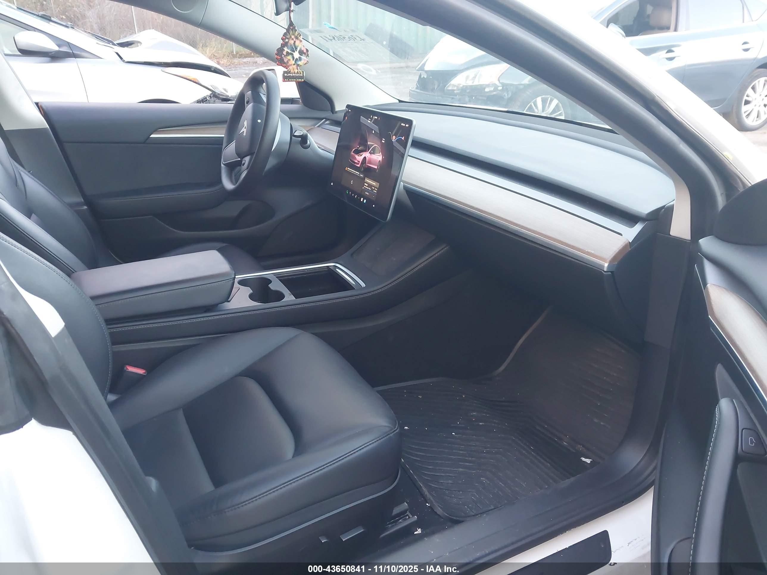 TESLA MODEL image 5