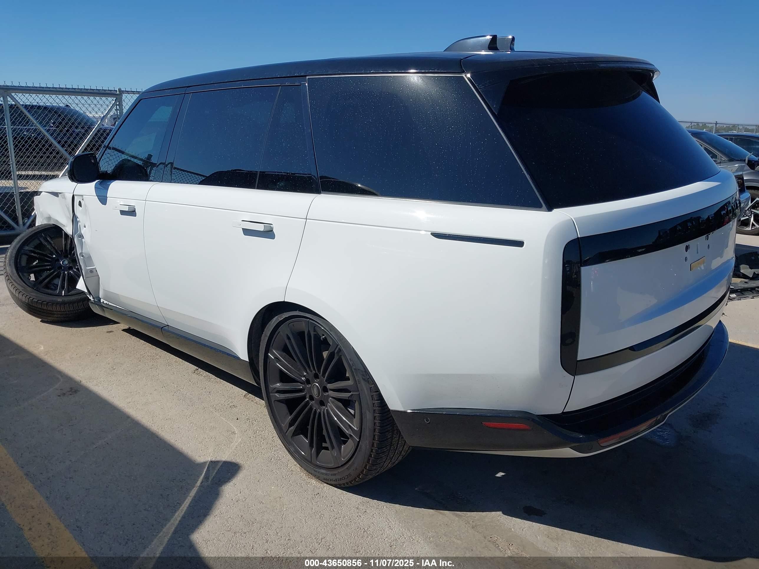 LAND ROVER image 3