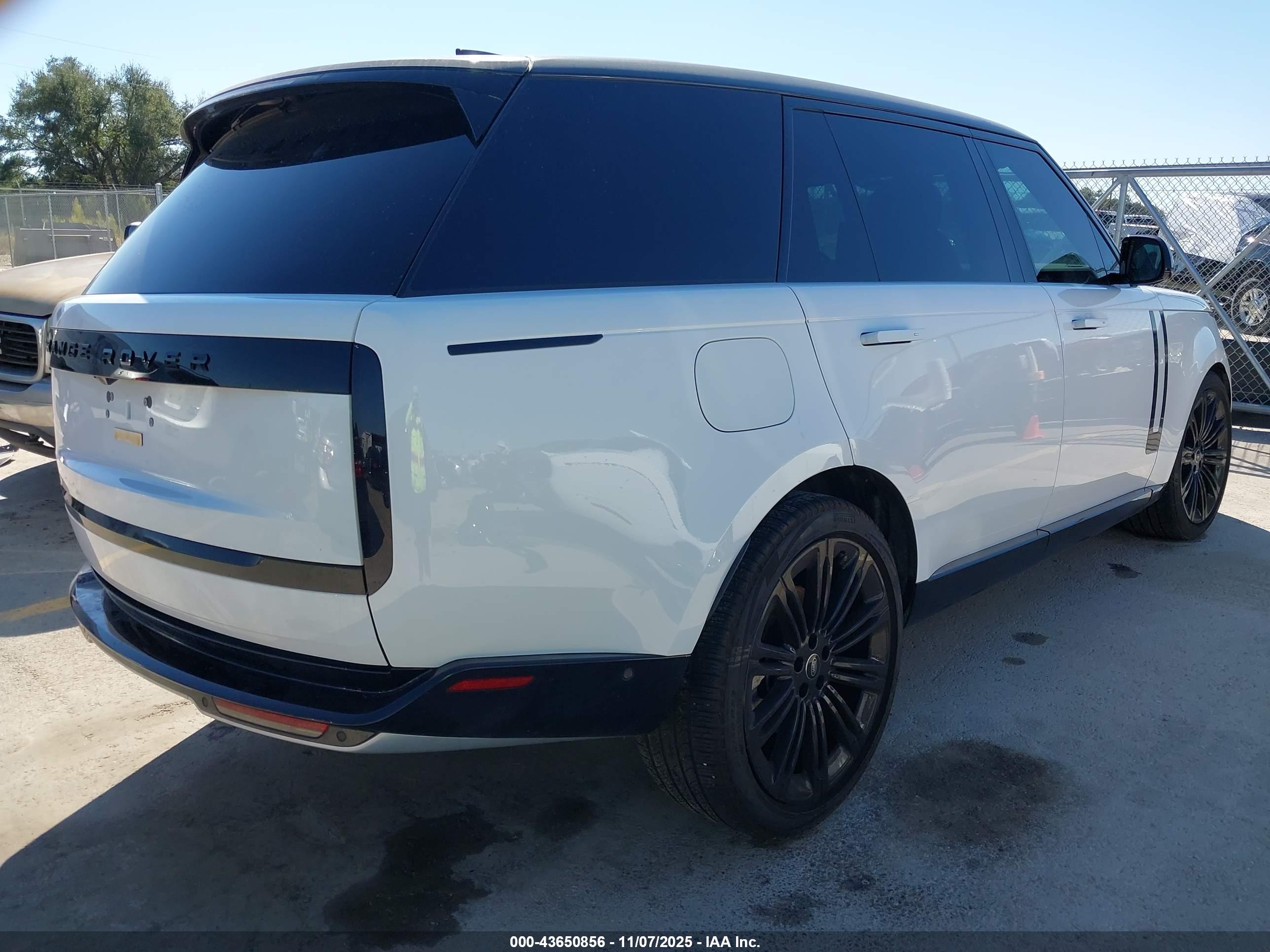 LAND ROVER image 4