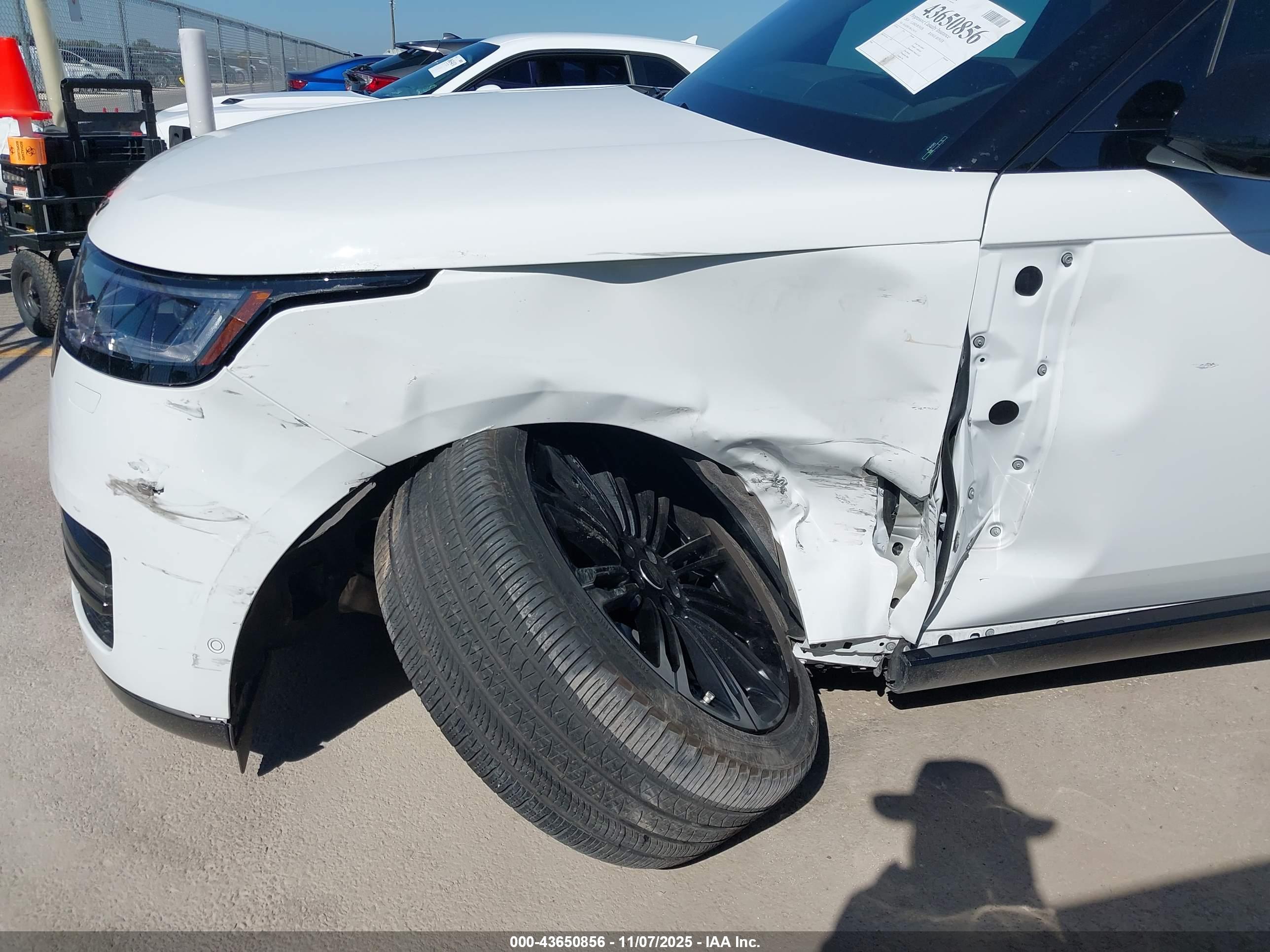 LAND ROVER image 6