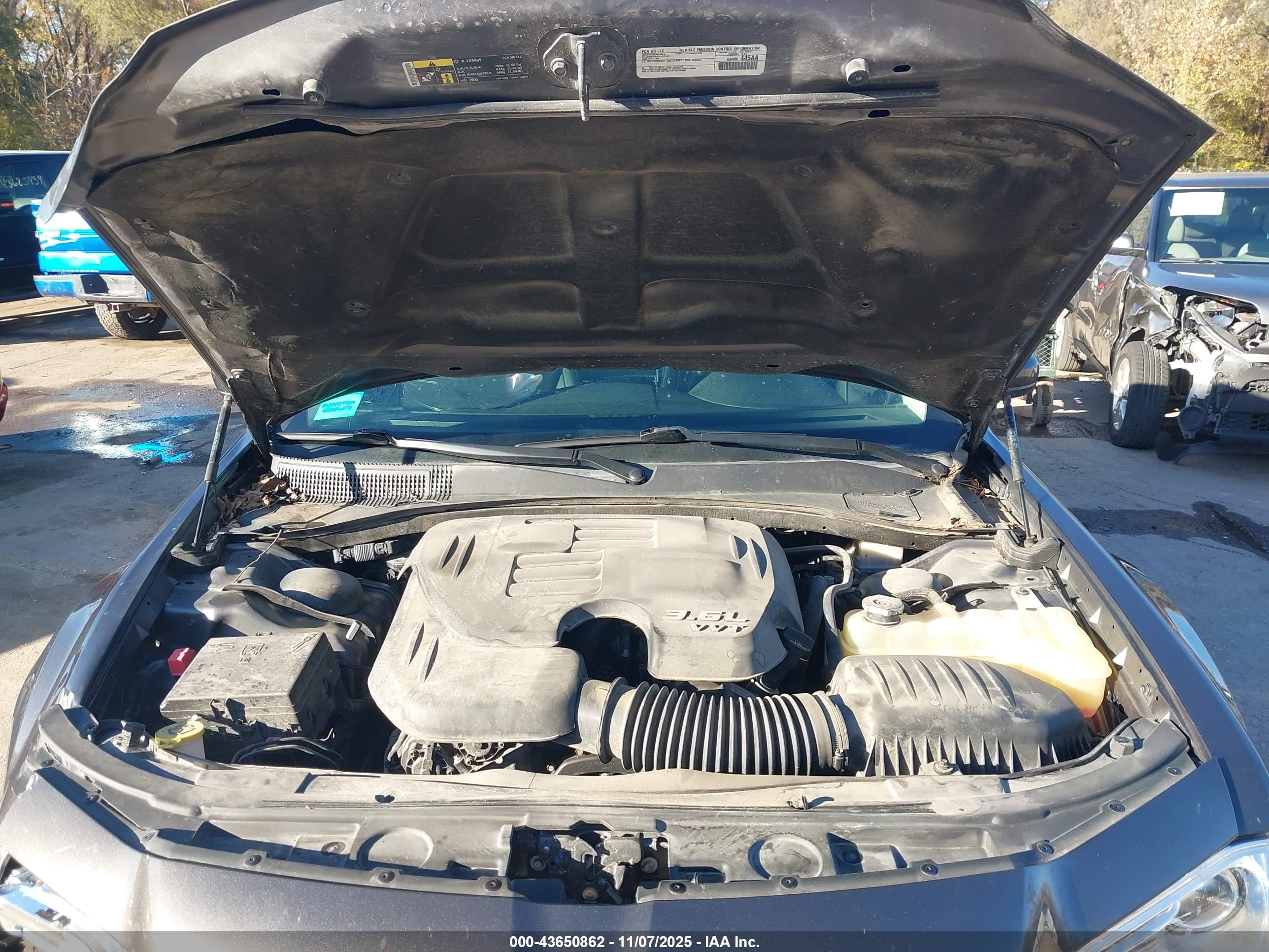 CHRYSLER 300 image 10