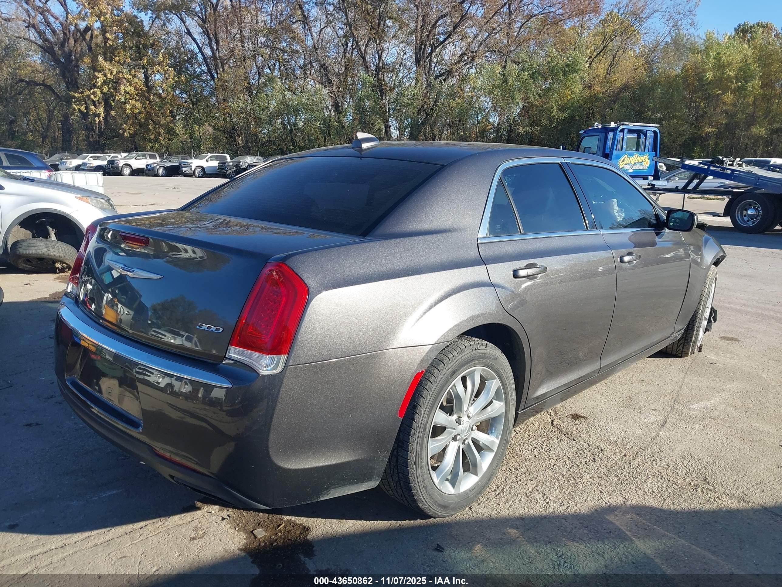 CHRYSLER 300 image 4
