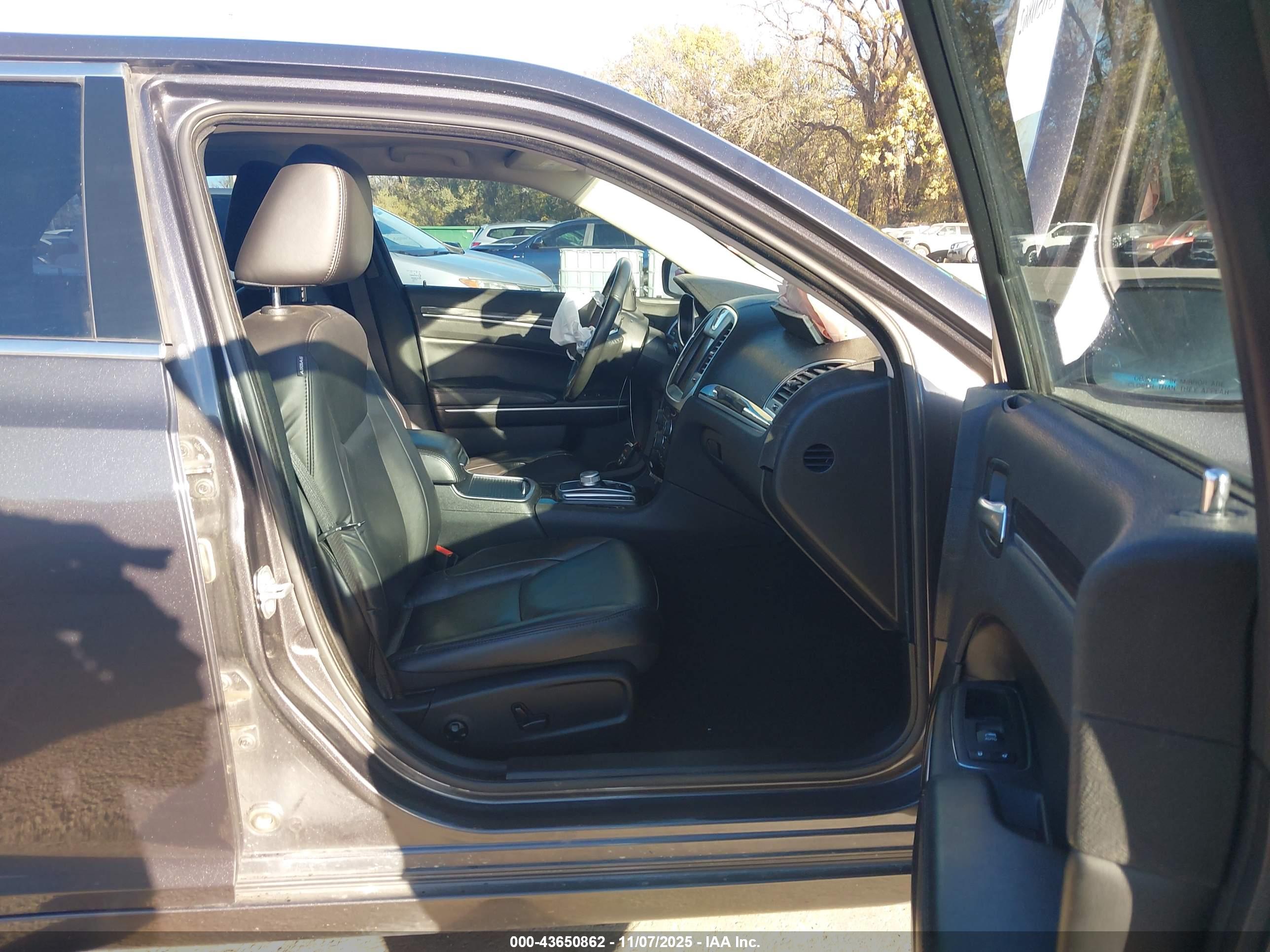 CHRYSLER 300 image 5