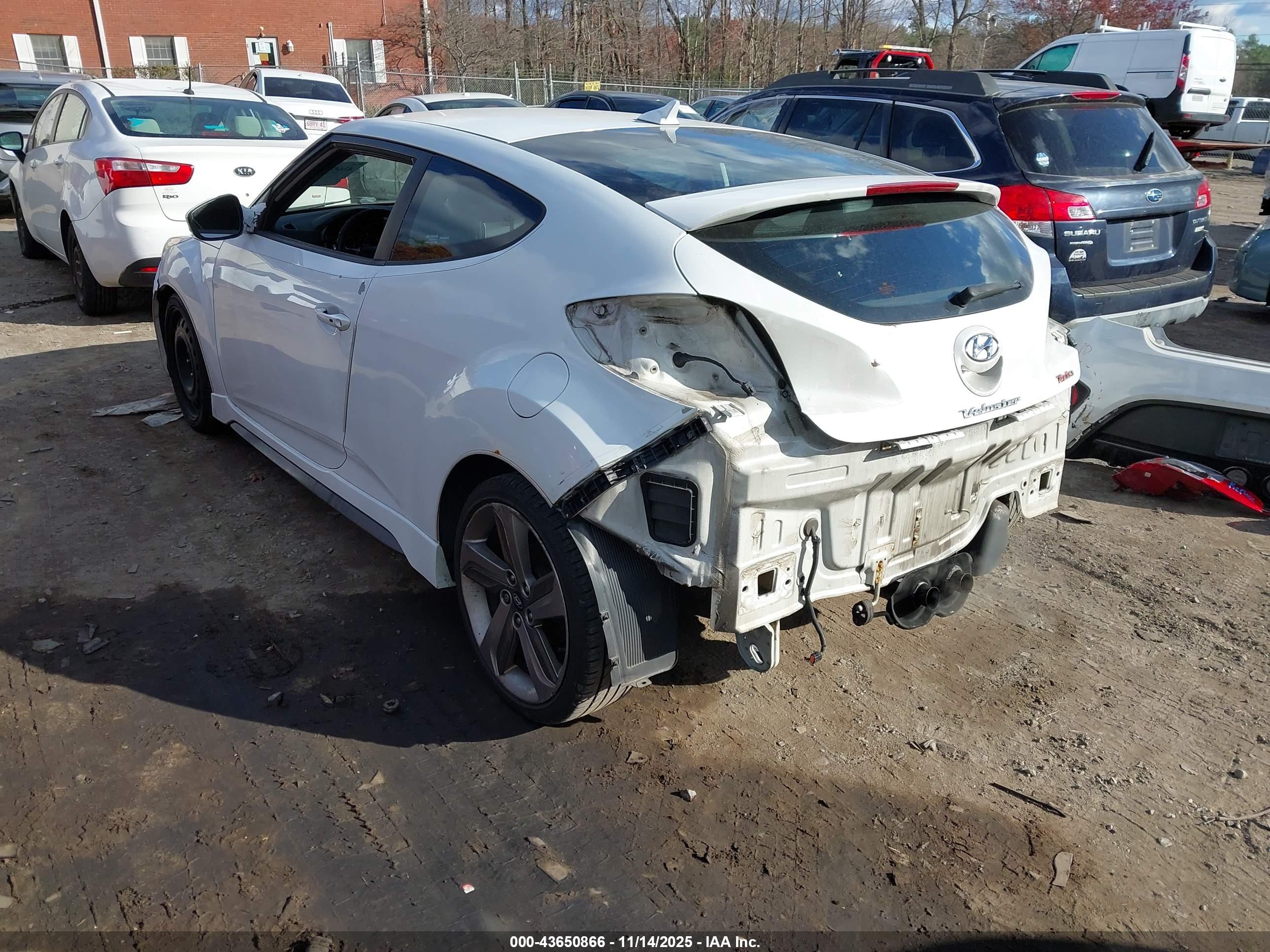 HYUNDAI VELOSTER image 3