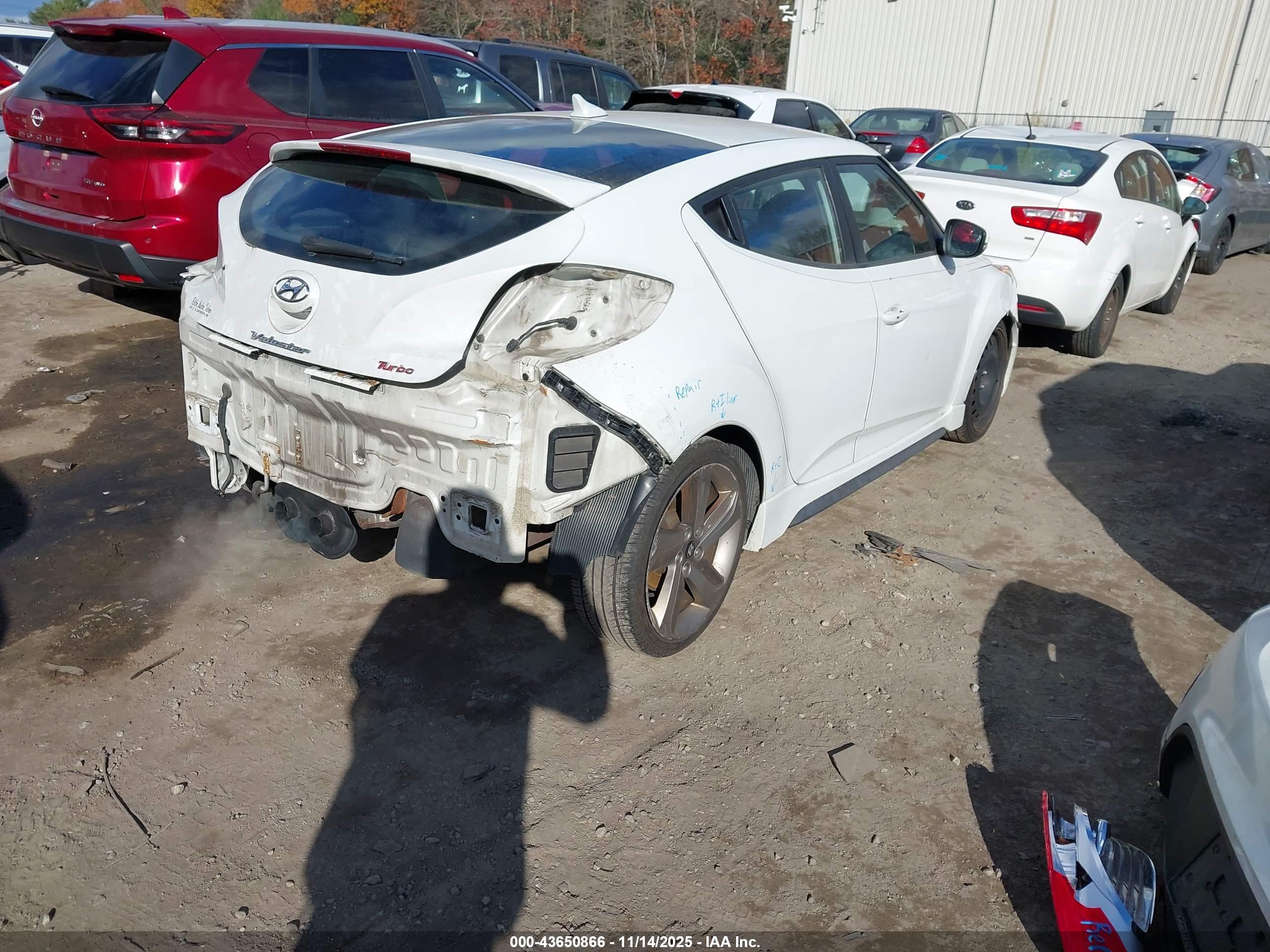 HYUNDAI VELOSTER image 4